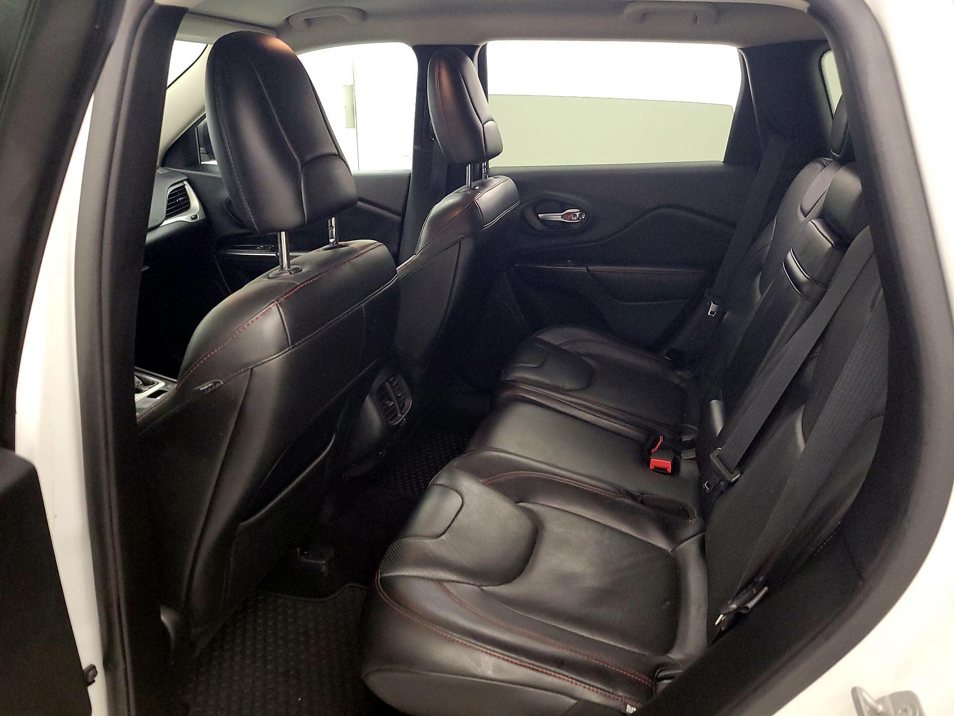 Thumbnail: 2016 Jeep Cherokee - 20