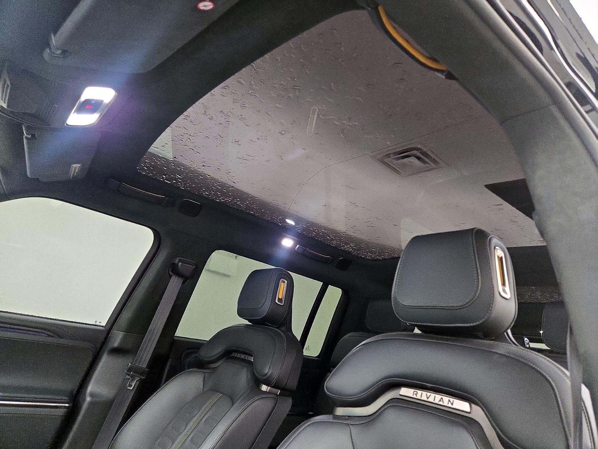 Thumbnail: 2024 Rivian R1S - 19