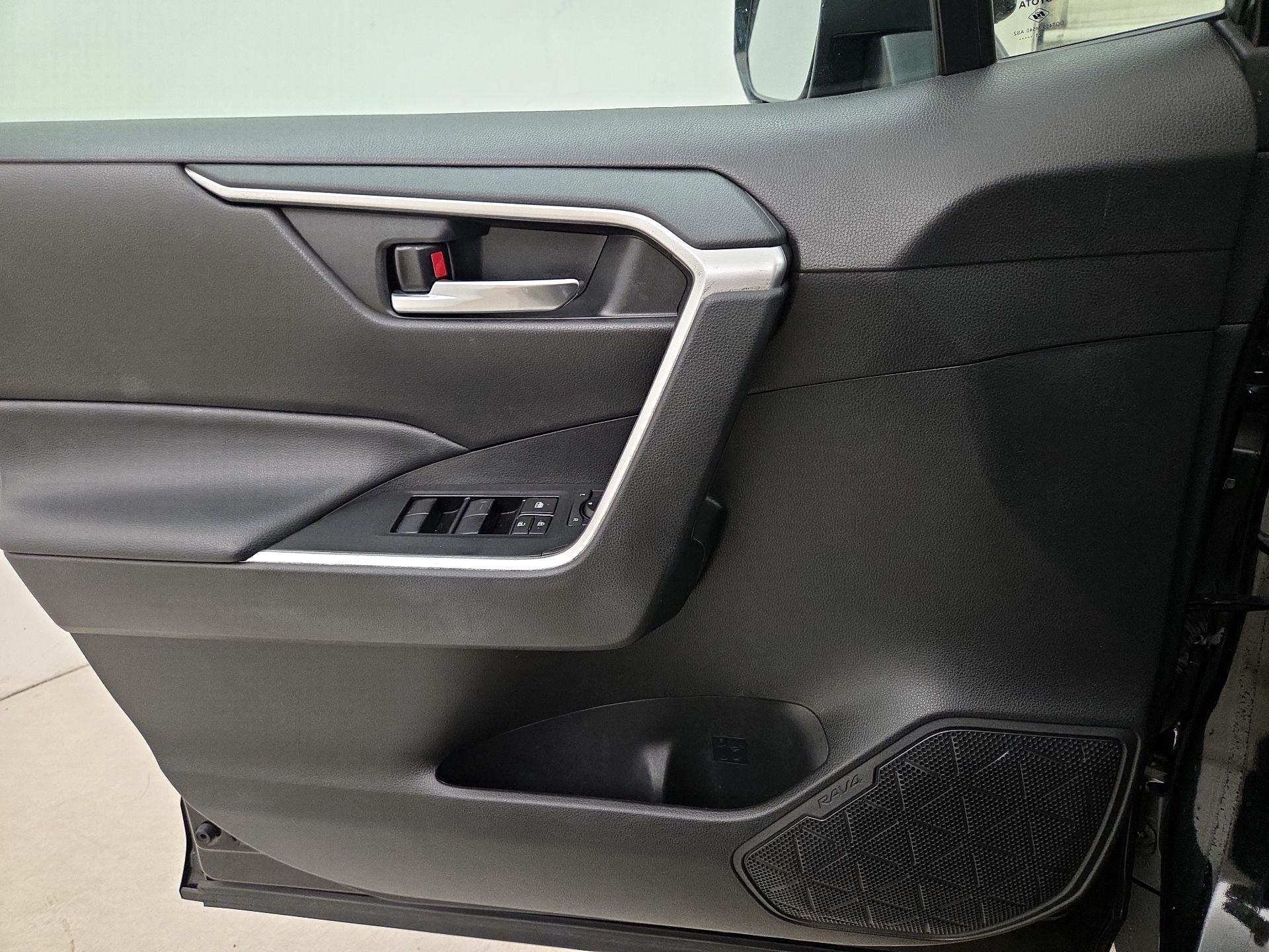 Thumbnail: 2021 Toyota RAV4 - 12