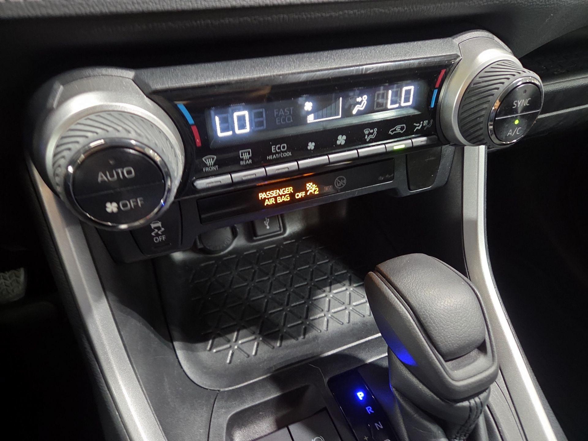 Thumbnail: 2021 Toyota RAV4 - 16
