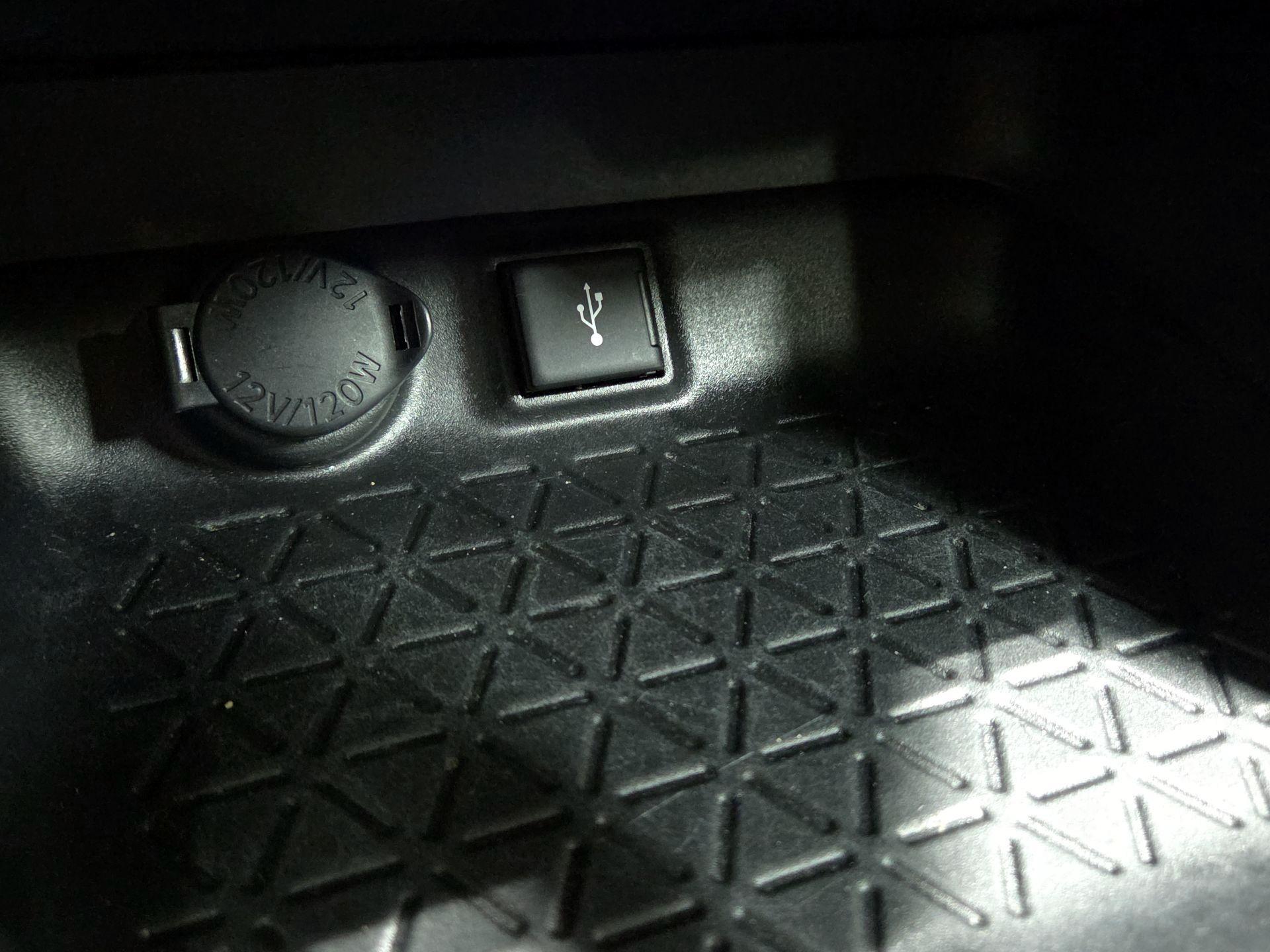 Thumbnail: 2021 Toyota RAV4 - 18