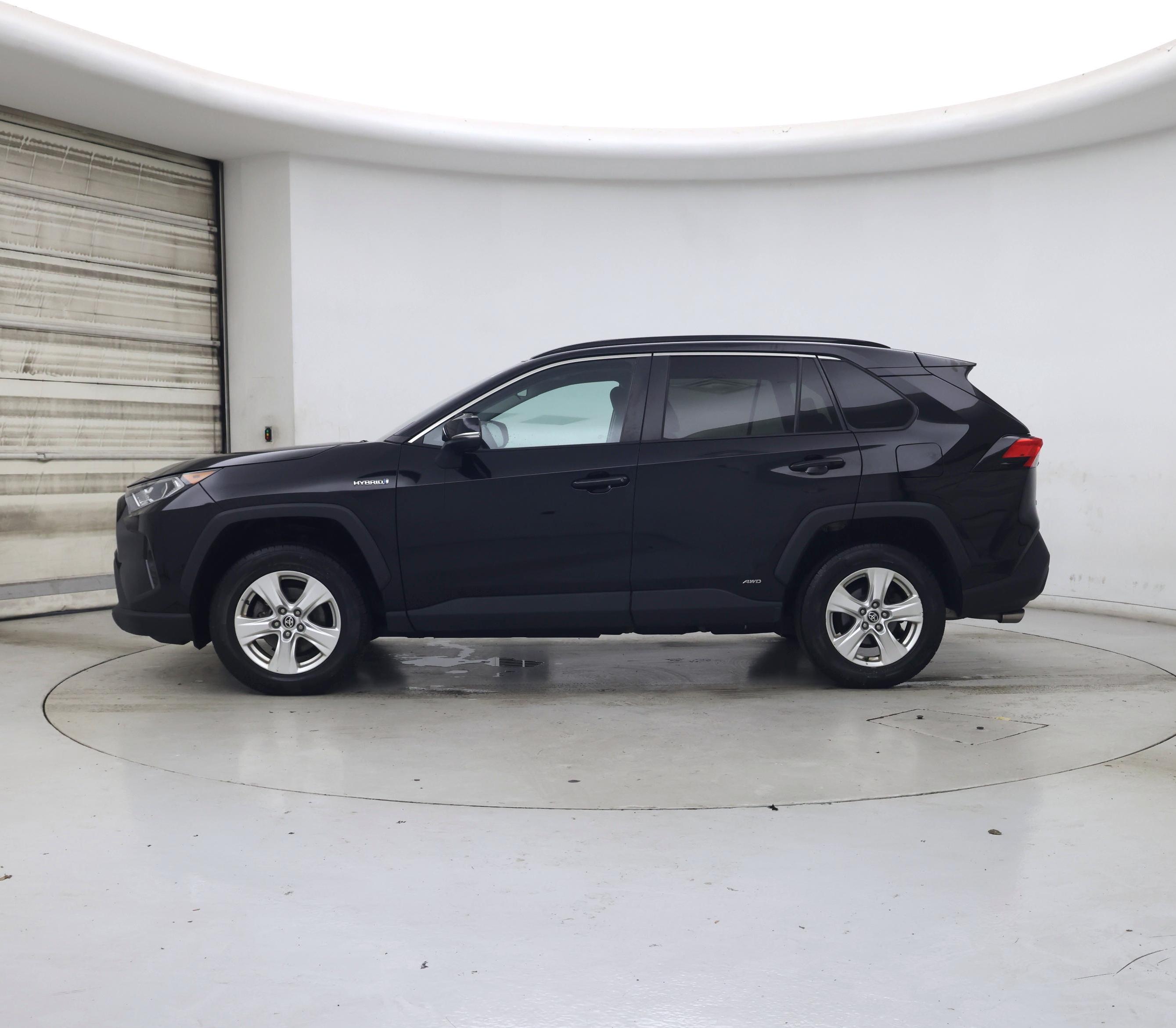Thumbnail: 2021 Toyota RAV4 - 3