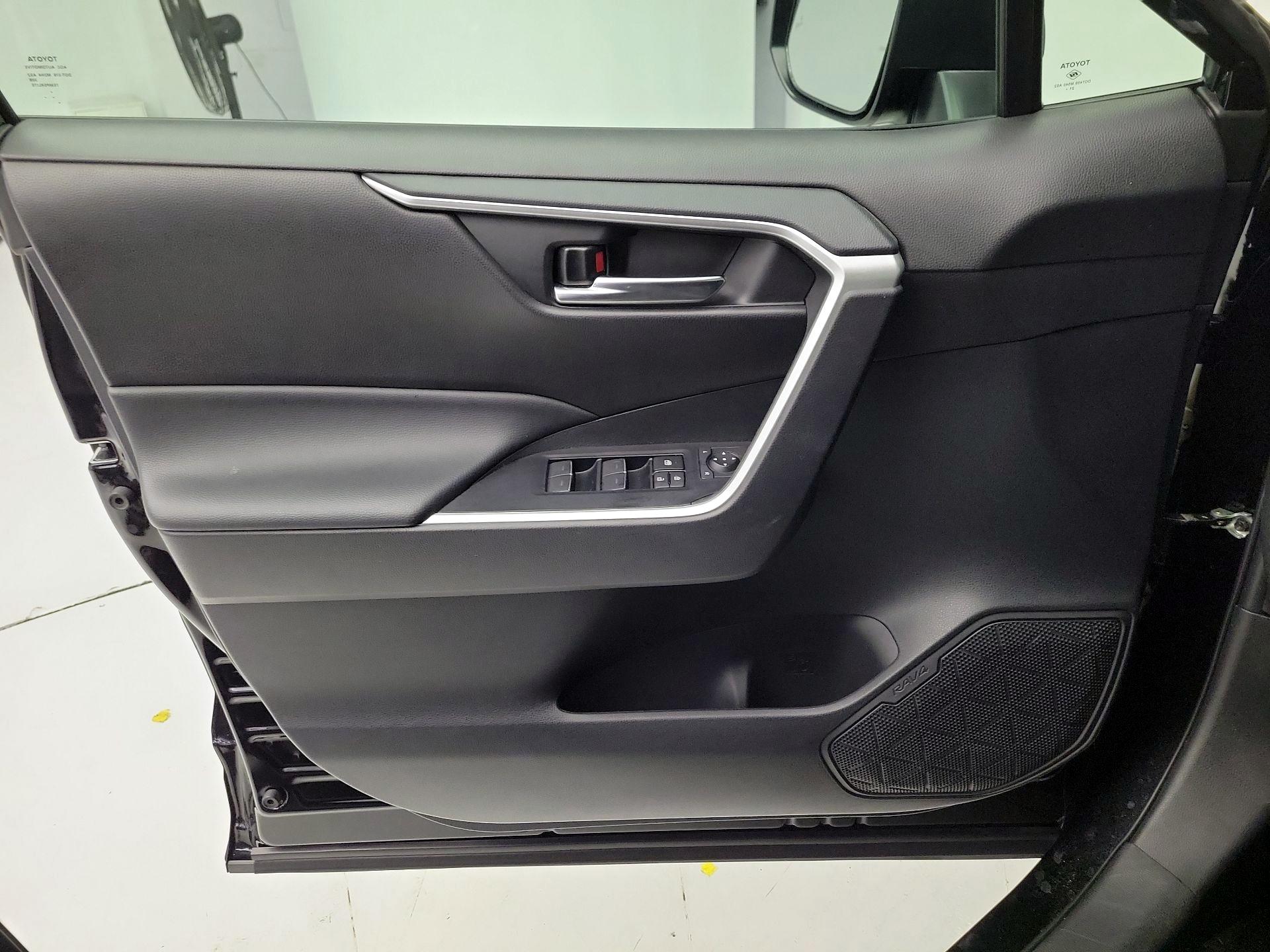 Thumbnail: 2022 Toyota RAV4 - 12