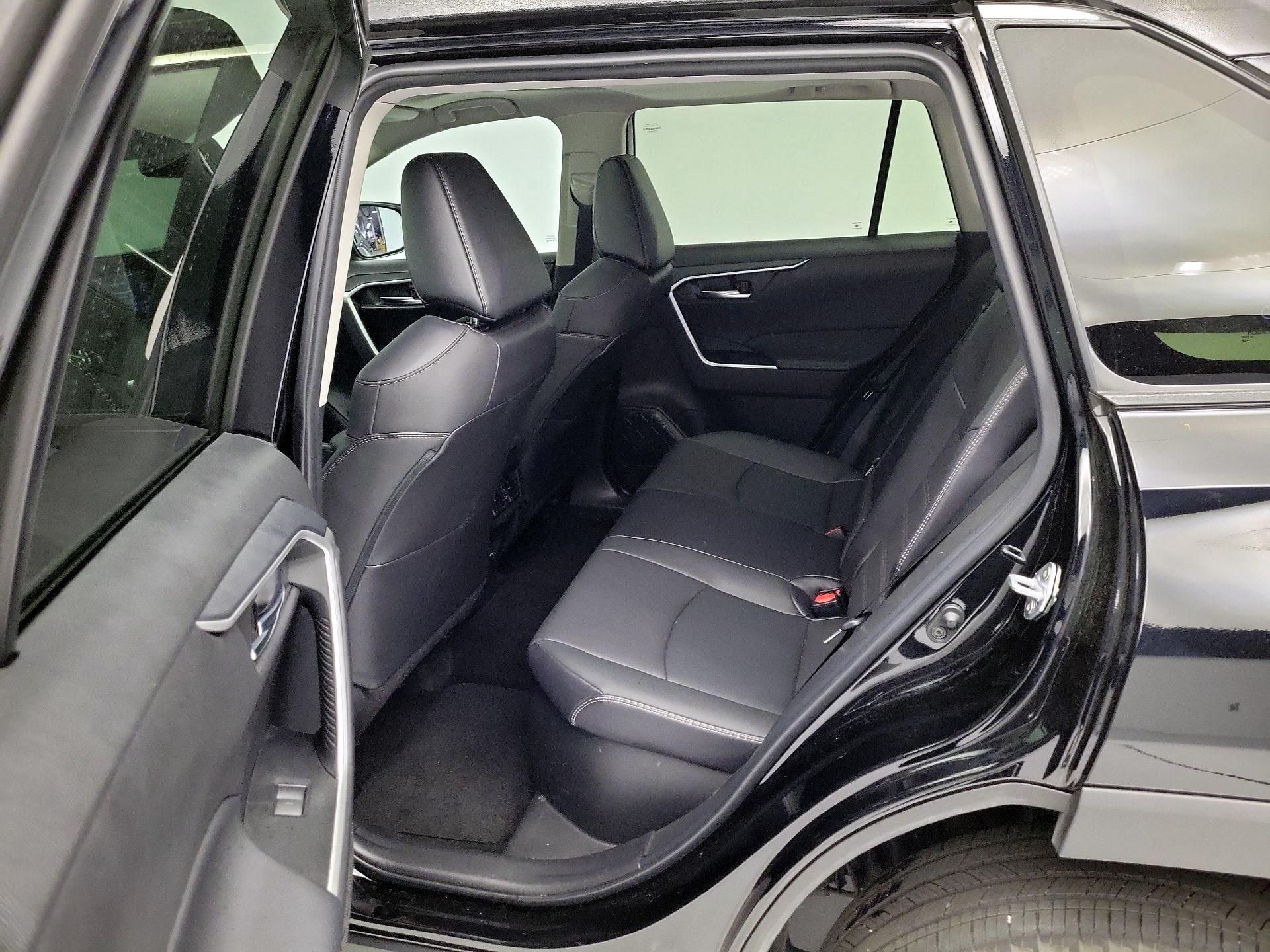 Thumbnail: 2022 Toyota RAV4 - 20