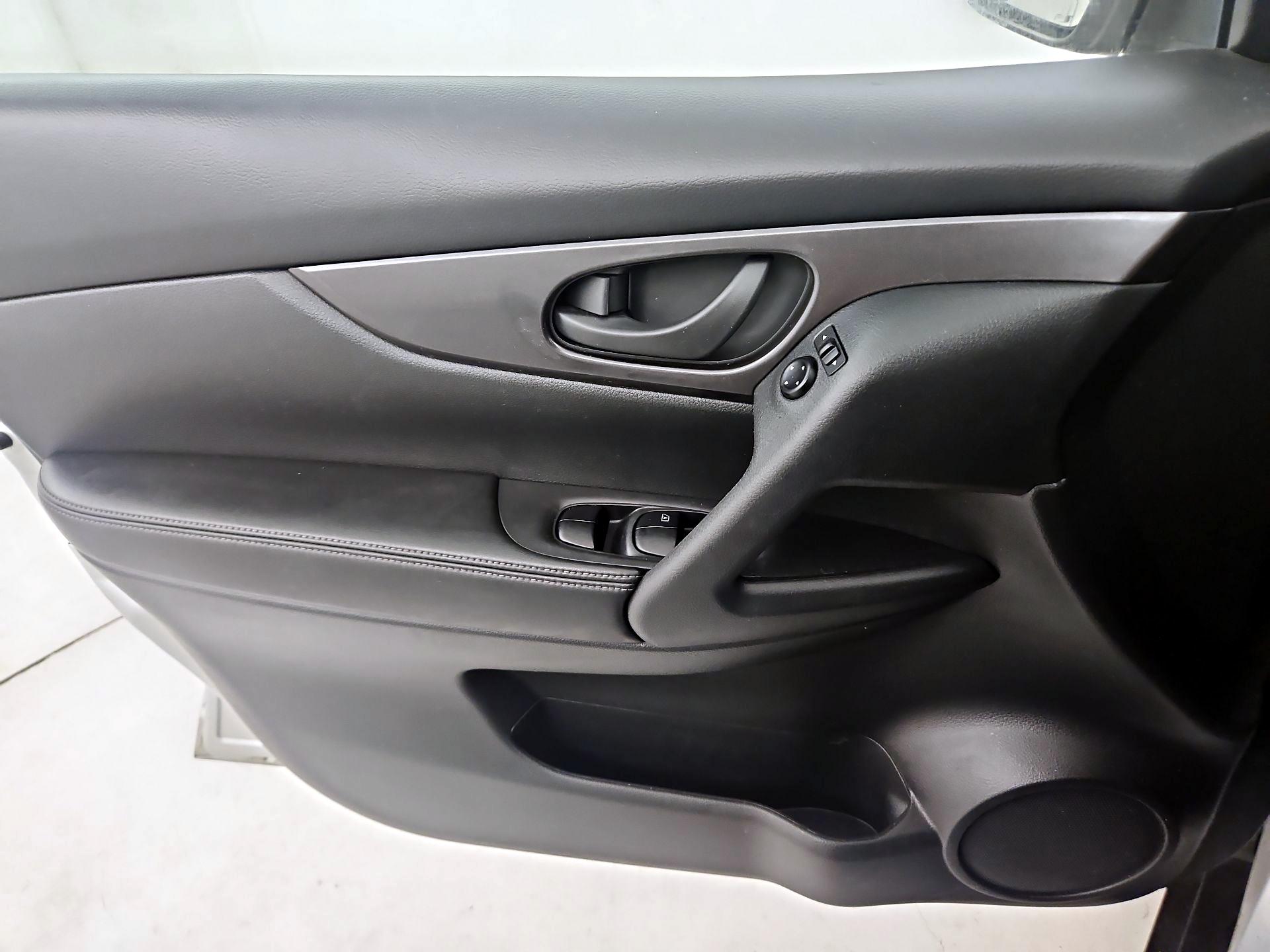 Thumbnail: 2019 Nissan Rogue - 12