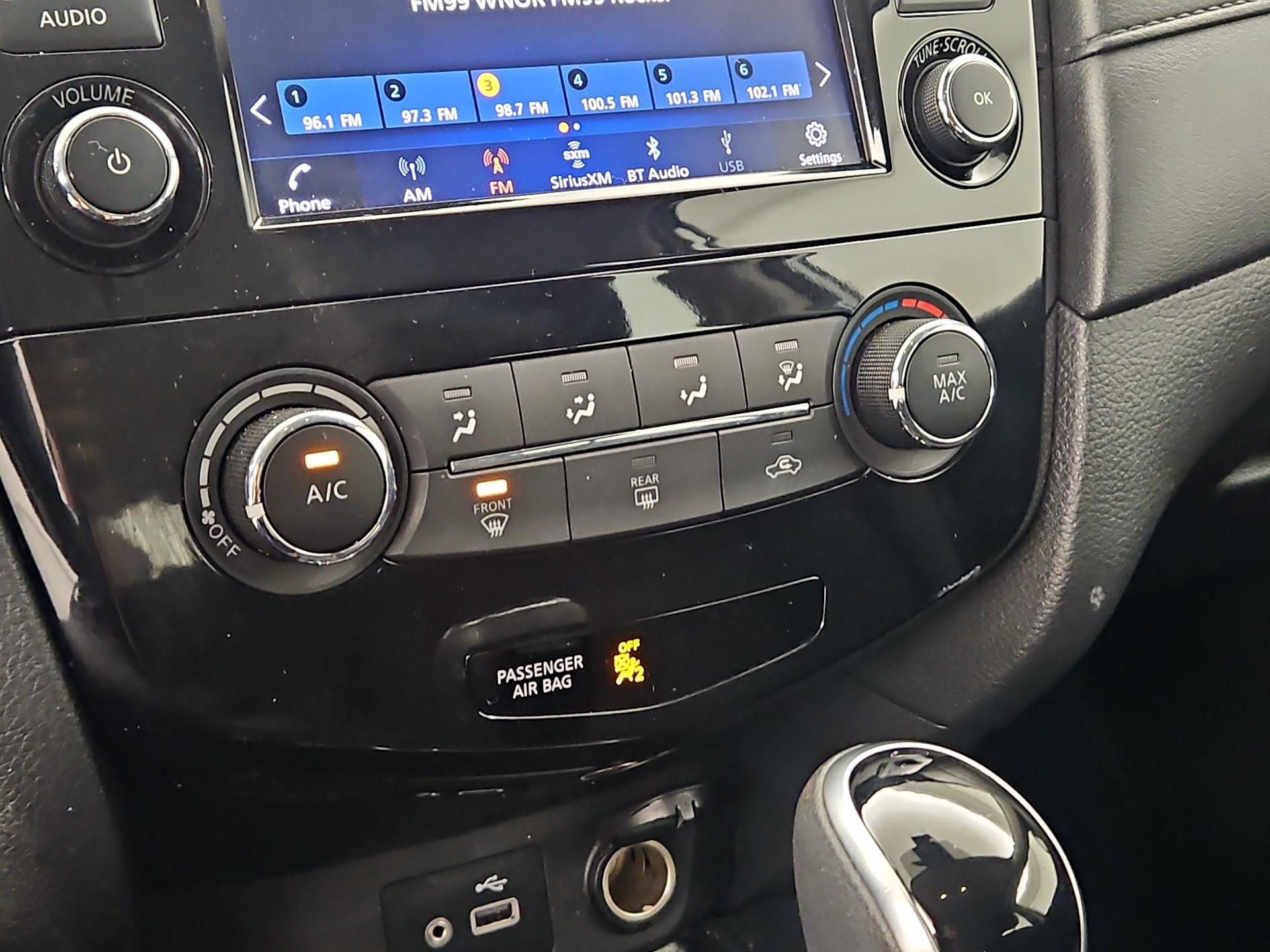 Thumbnail: 2019 Nissan Rogue - 16