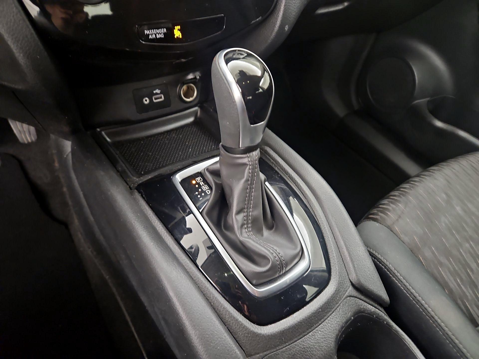 Thumbnail: 2019 Nissan Rogue - 17