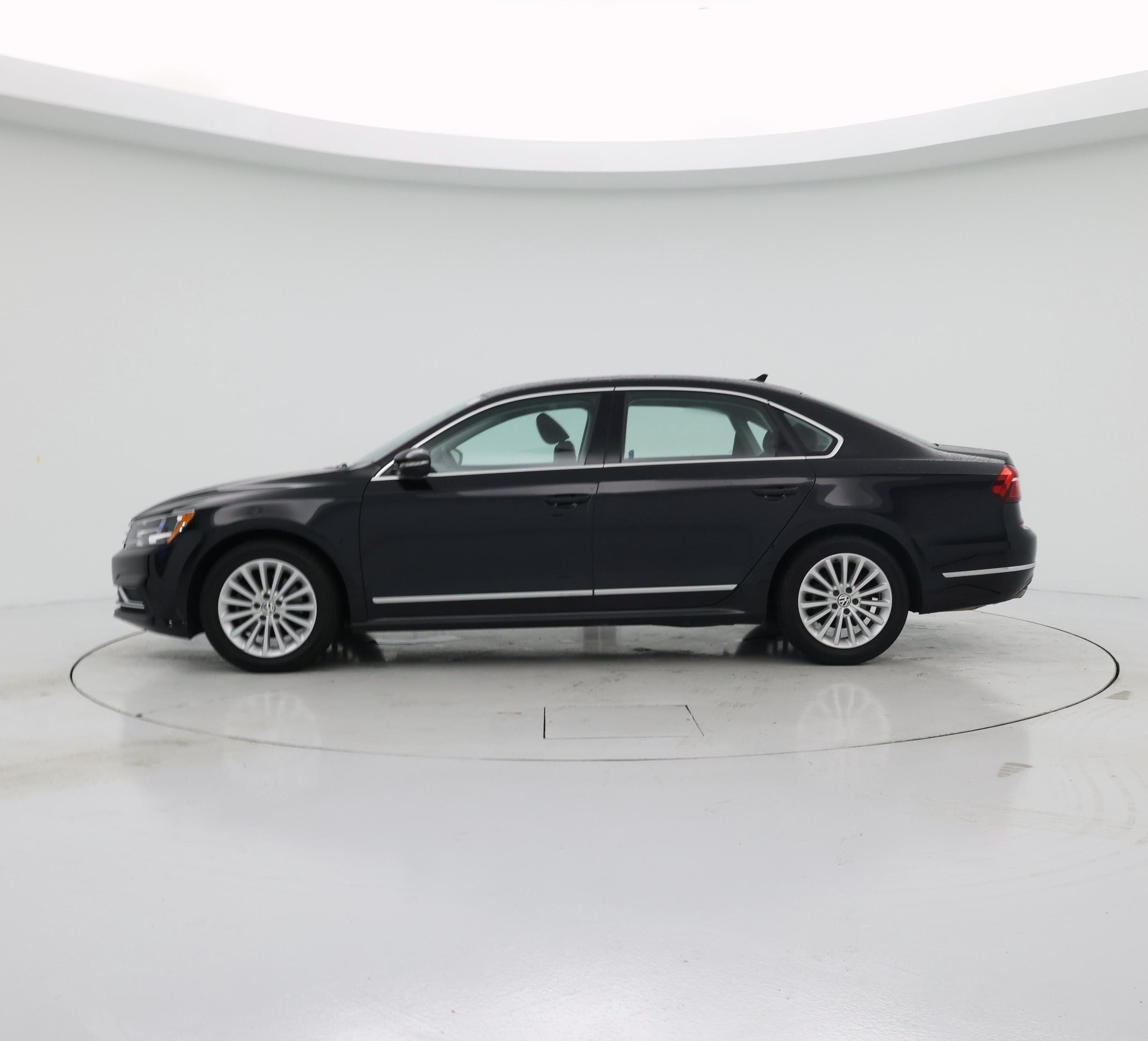Thumbnail: 2017 Volkswagen Passat - 3
