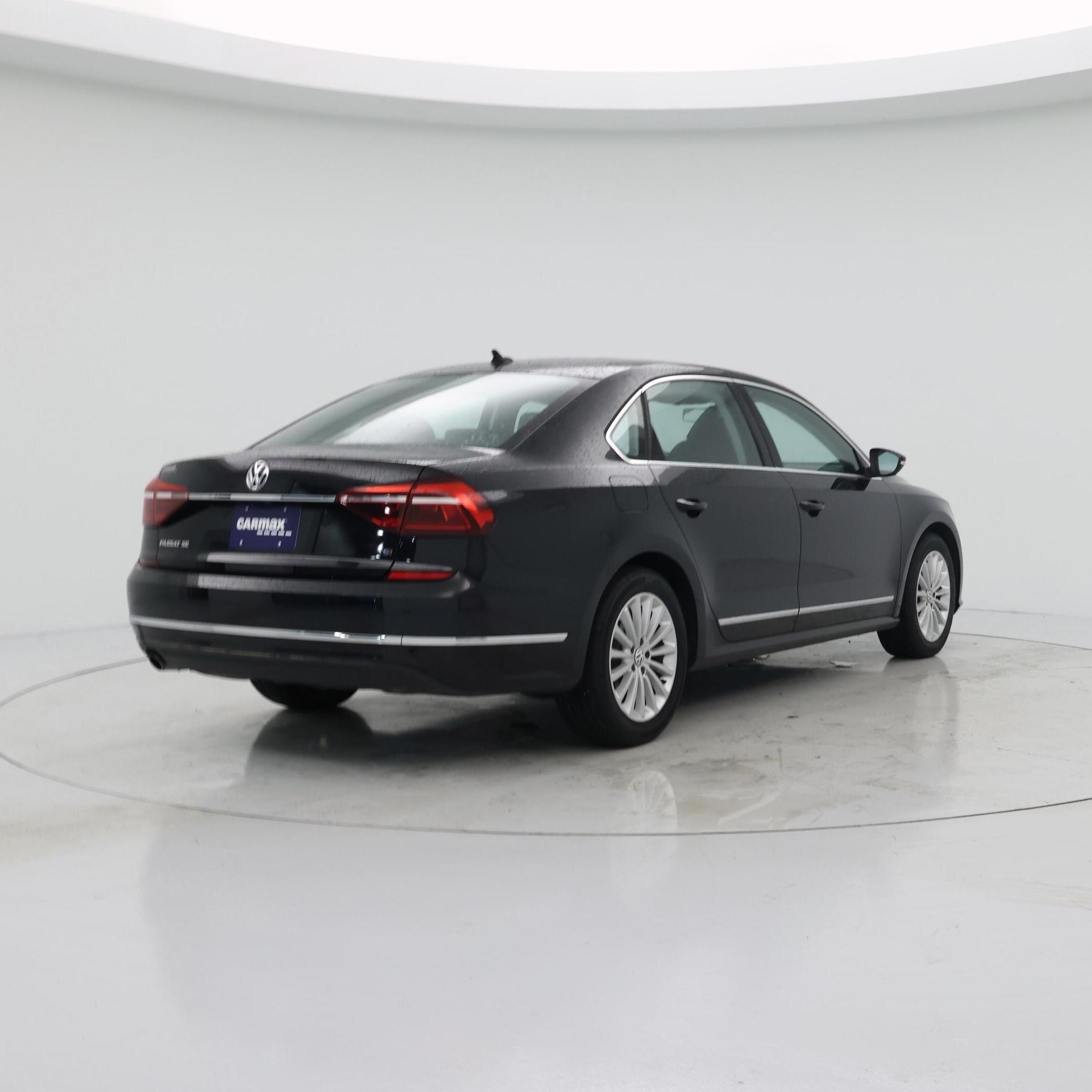 Thumbnail: 2017 Volkswagen Passat - 8