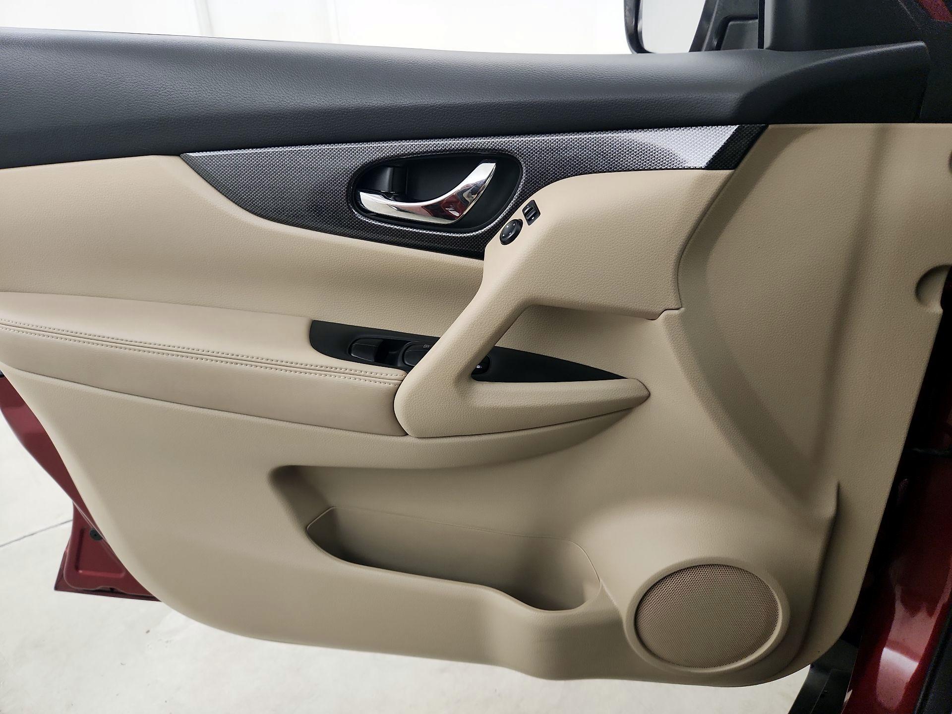Thumbnail: 2015 Nissan Rogue - 12