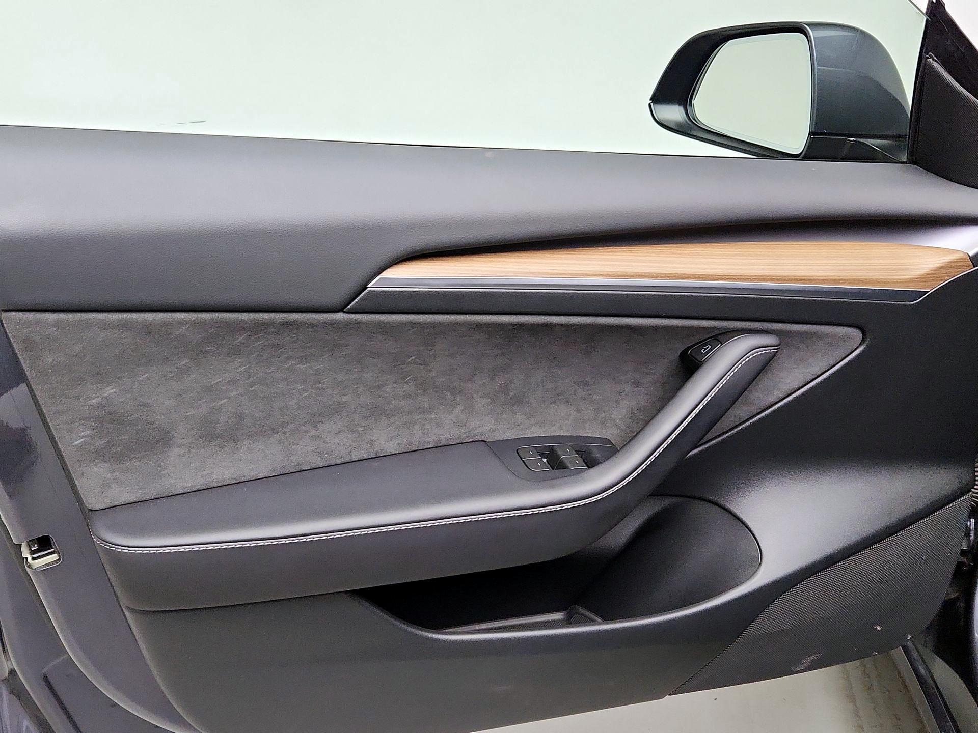 Thumbnail: 2023 Tesla Model 3 - 12