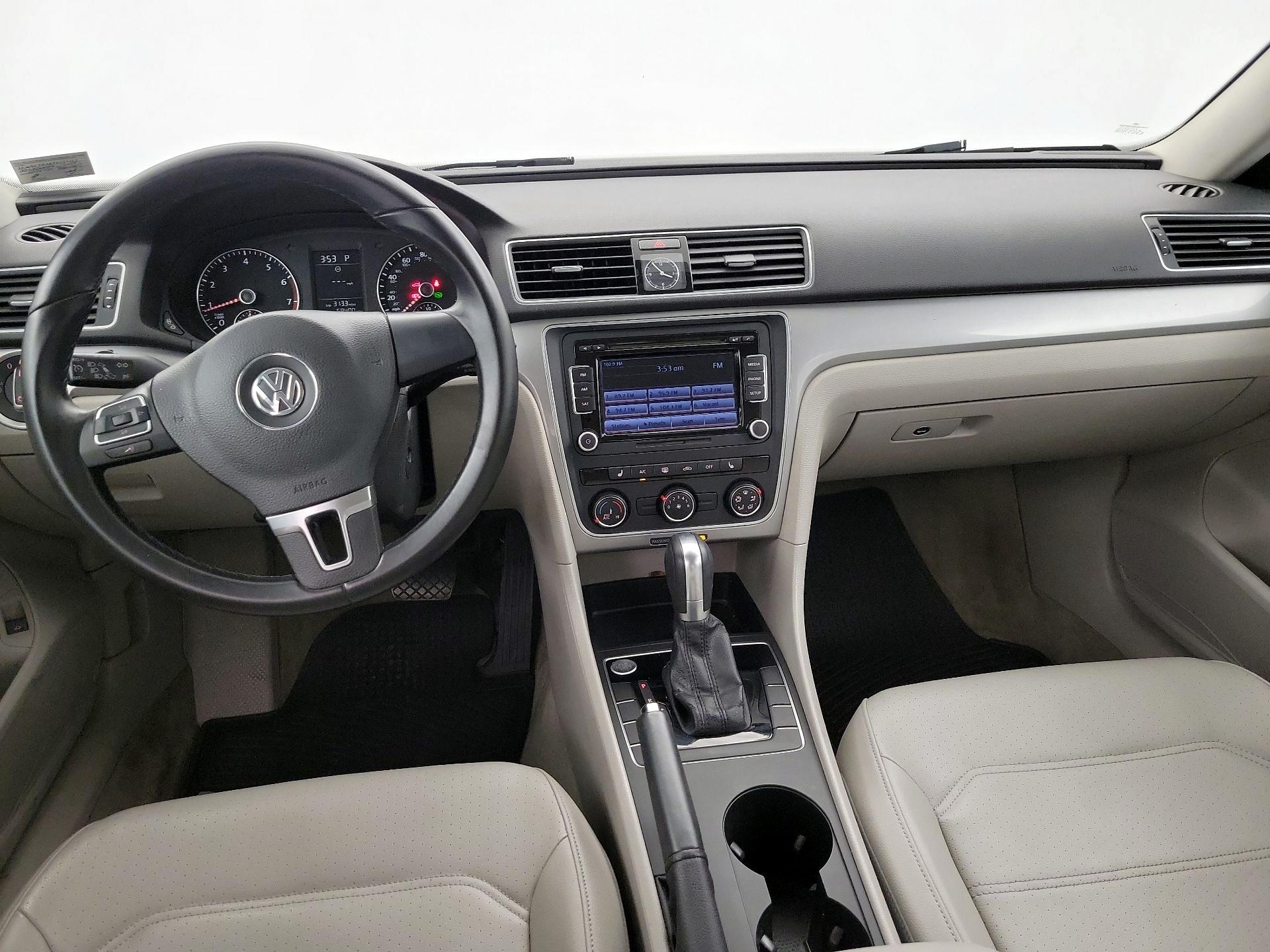 Thumbnail: 2015 Volkswagen Passat - 9