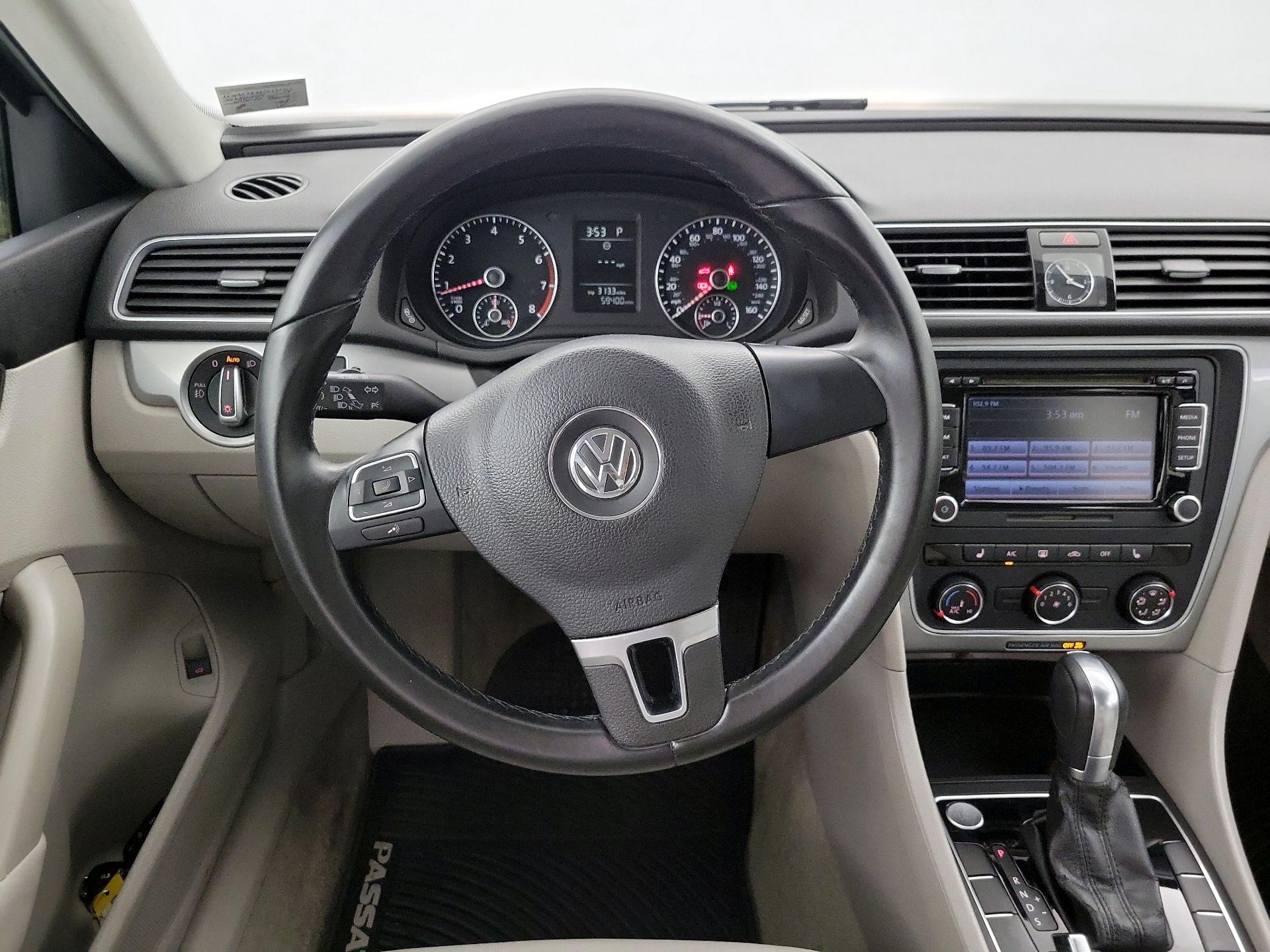 Thumbnail: 2015 Volkswagen Passat - 10