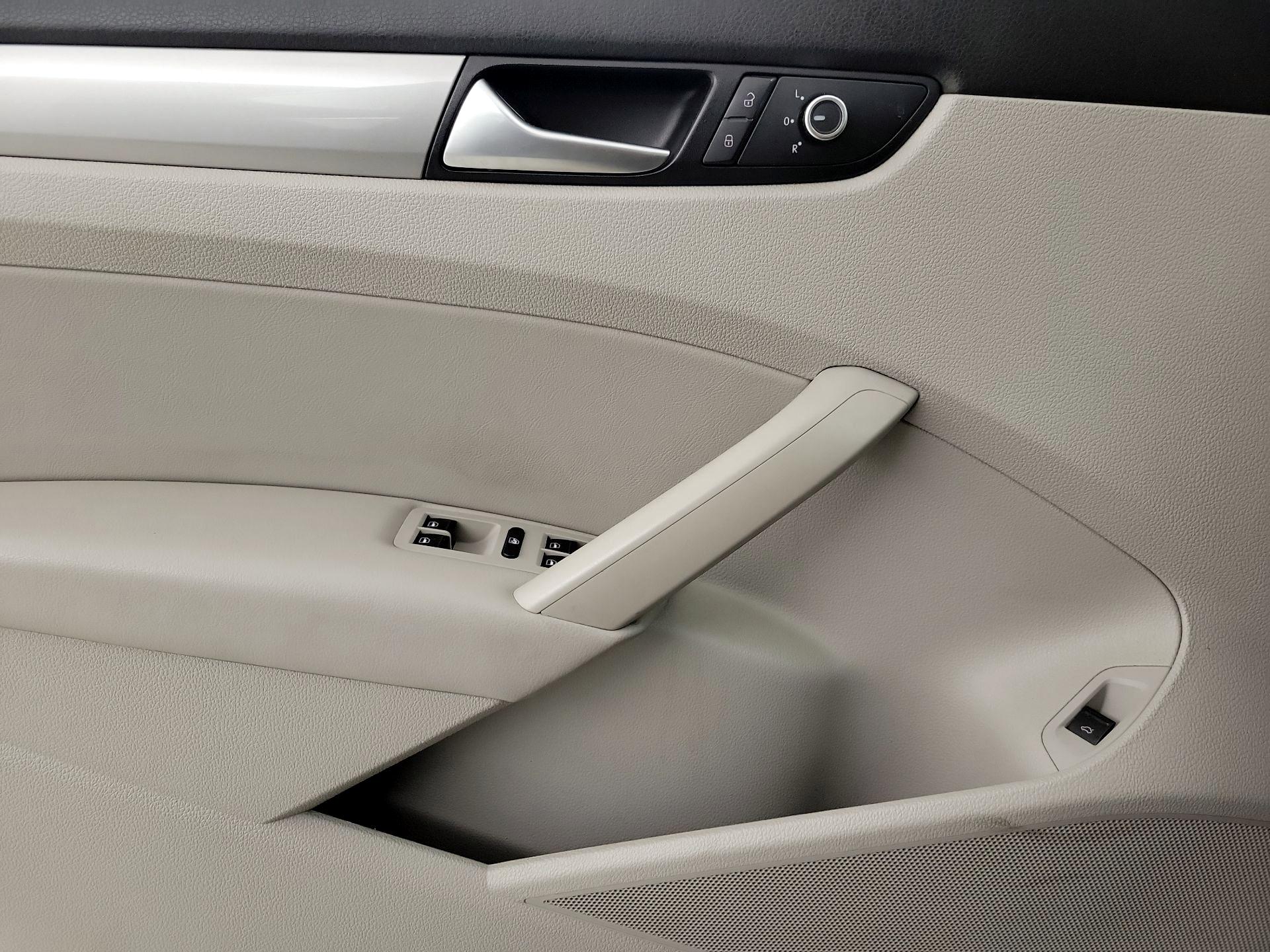 Thumbnail: 2015 Volkswagen Passat - 12