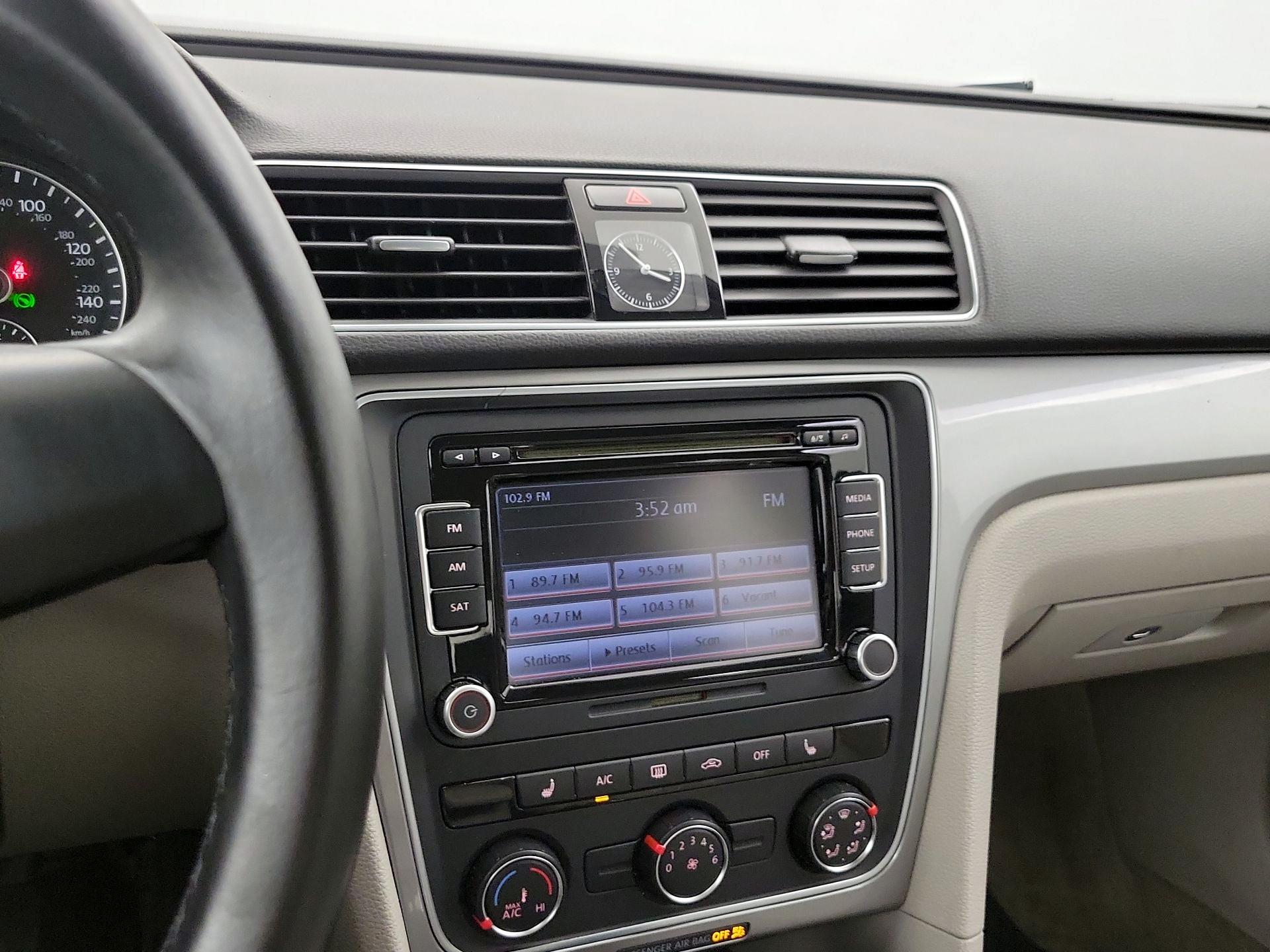 Thumbnail: 2015 Volkswagen Passat - 15