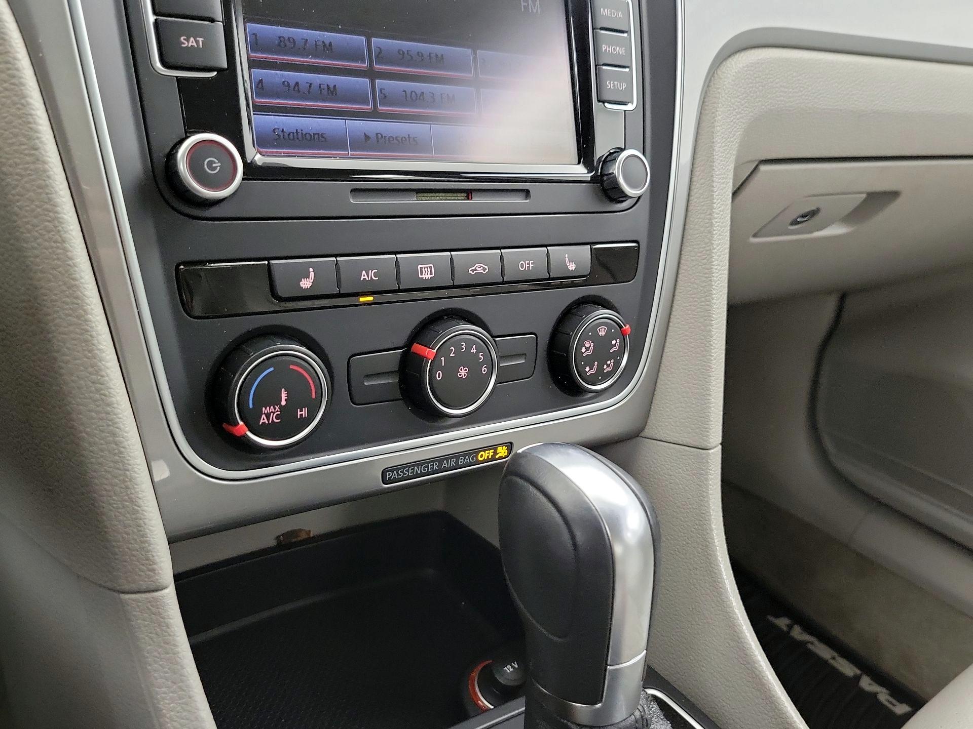 Thumbnail: 2015 Volkswagen Passat - 16