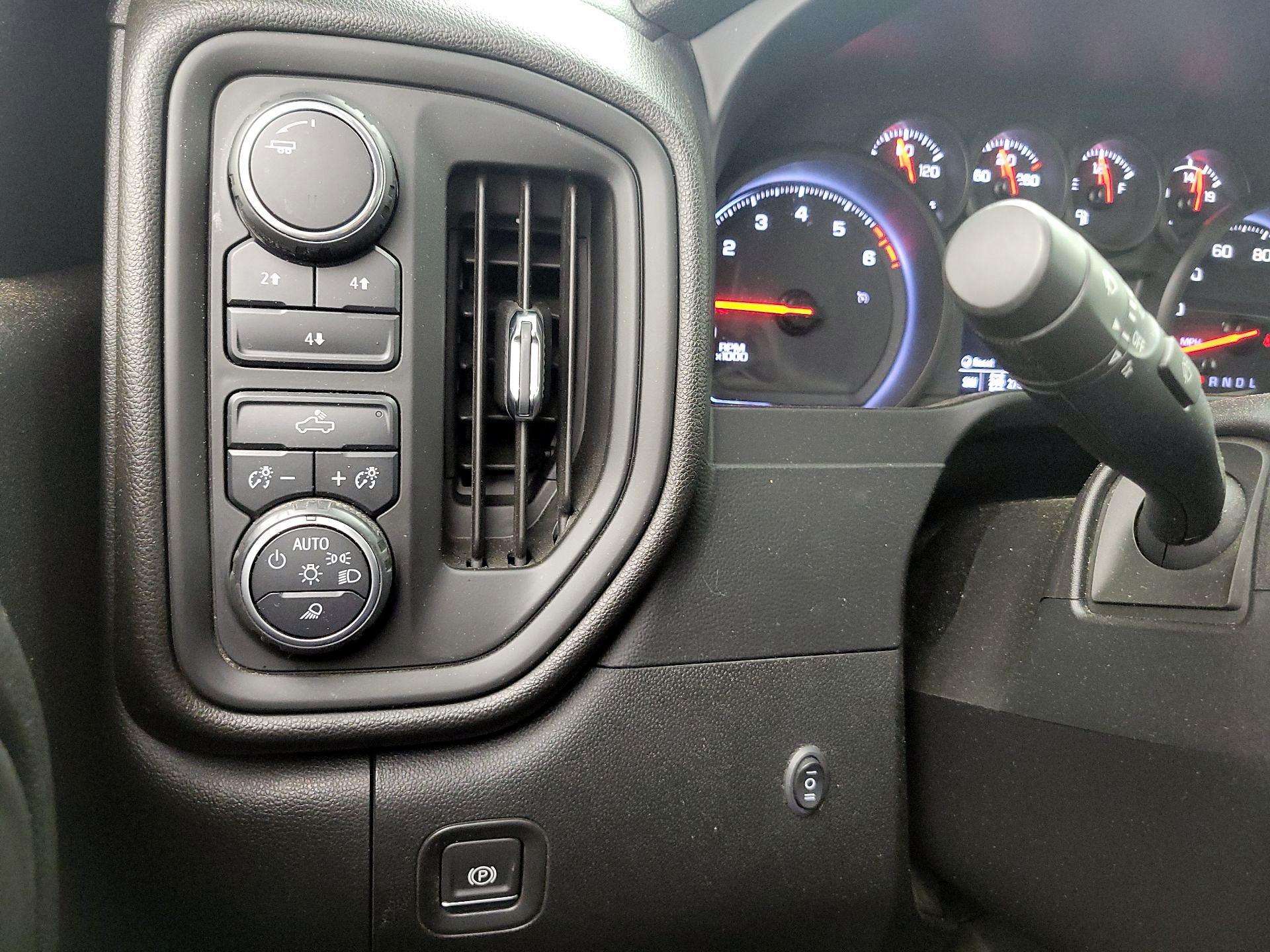 Thumbnail: 2020 Chevrolet Silverado 2500 - 13