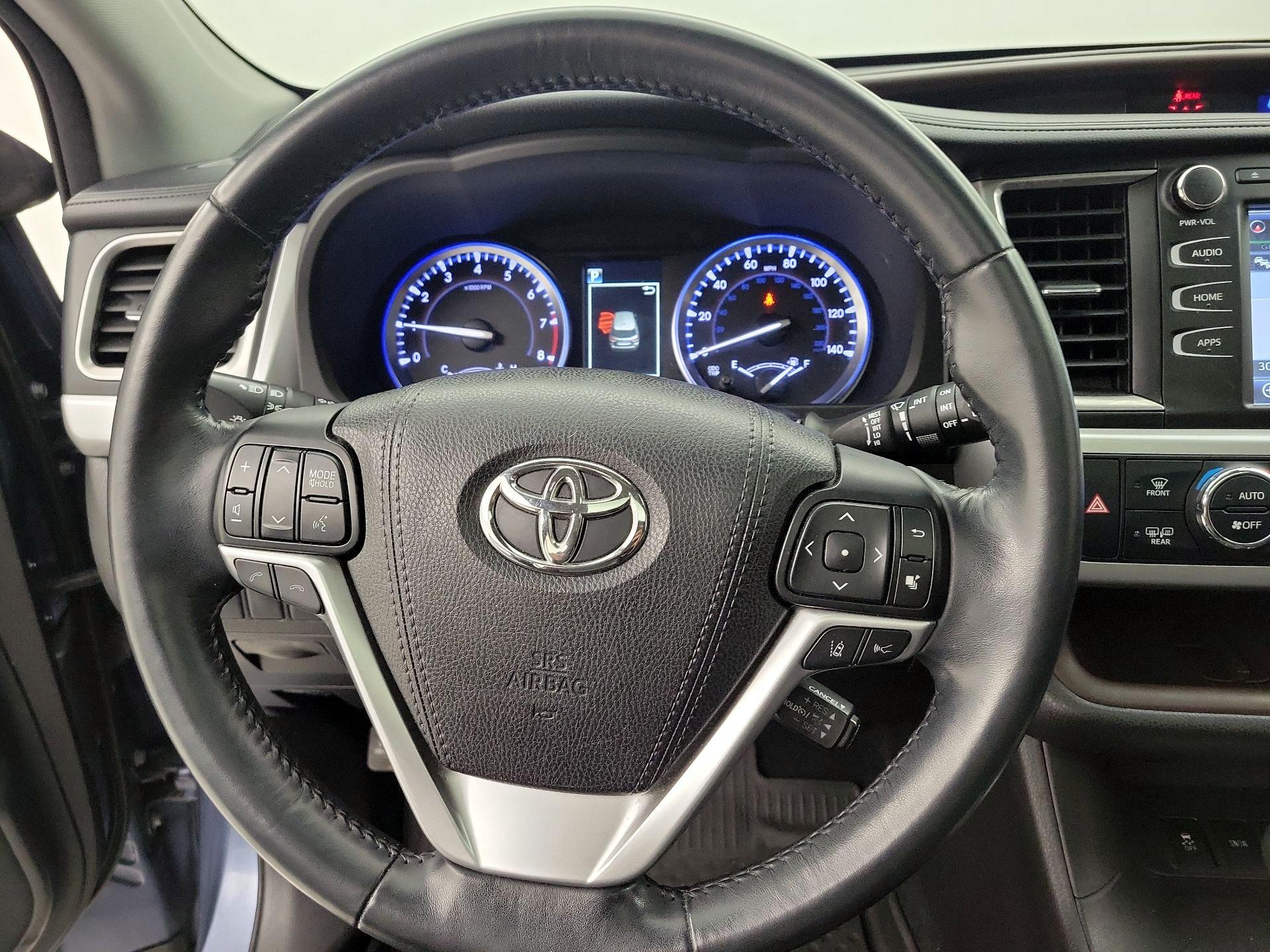 Thumbnail: 2017 Toyota Highlander - 10