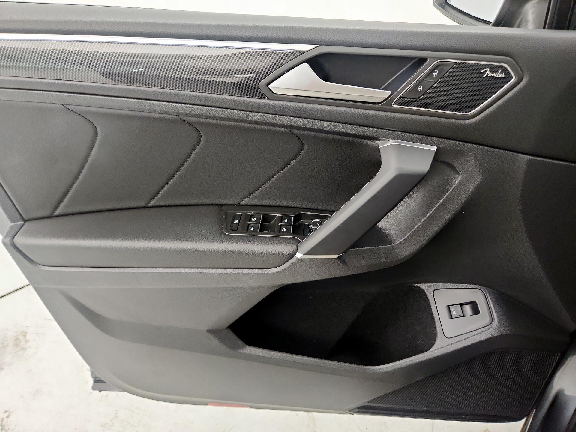 Thumbnail: 2020 Volkswagen Tiguan - 12