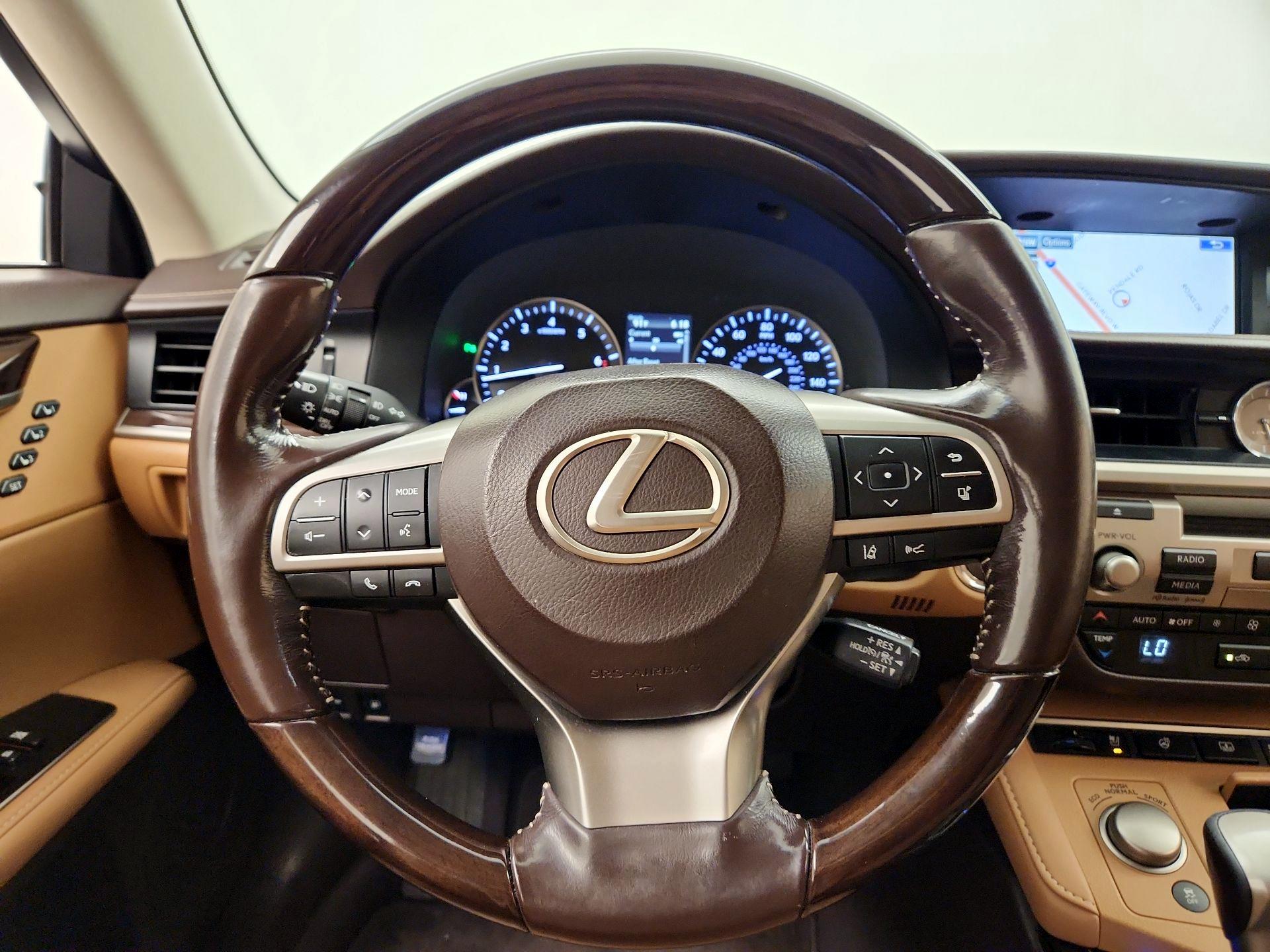 Thumbnail: 2016 Lexus ES - 10