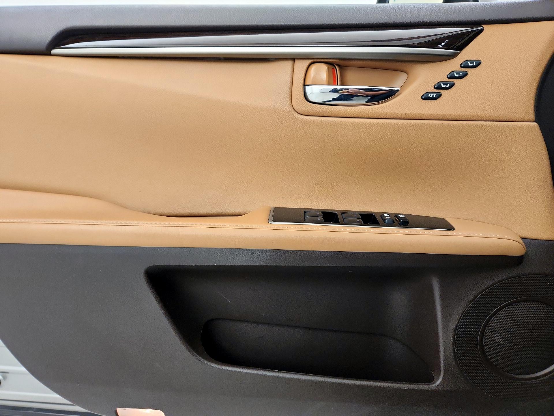 Thumbnail: 2016 Lexus ES - 12
