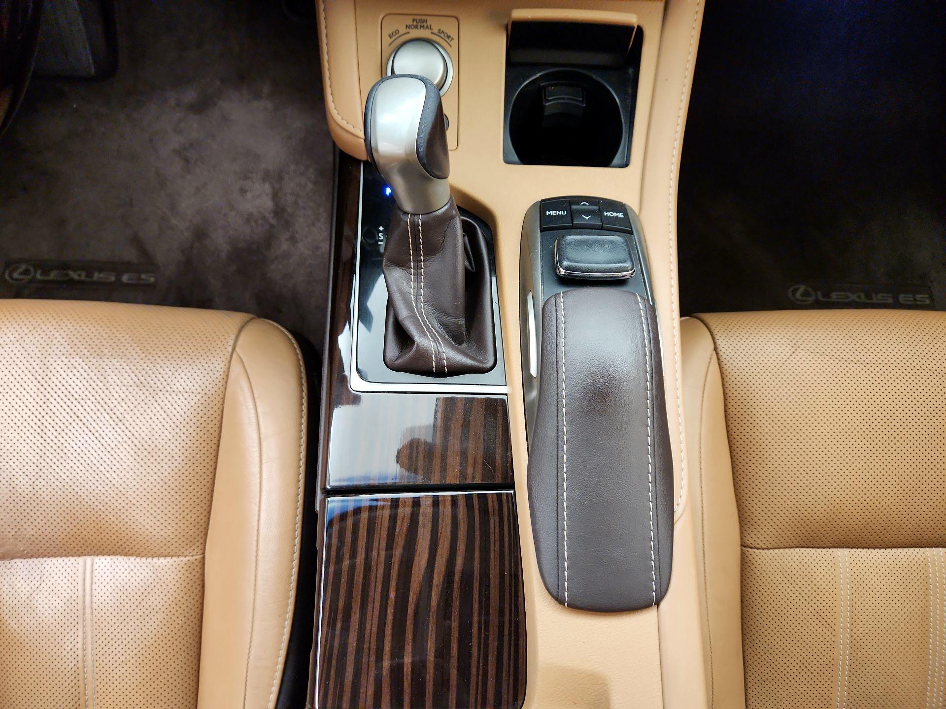 Thumbnail: 2016 Lexus ES - 17