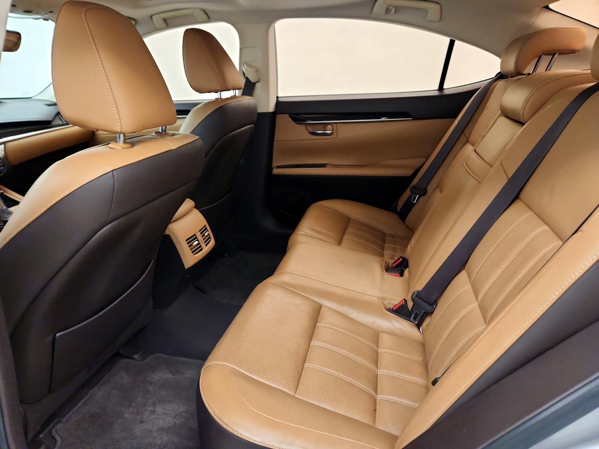 Thumbnail: 2016 Lexus ES - 20