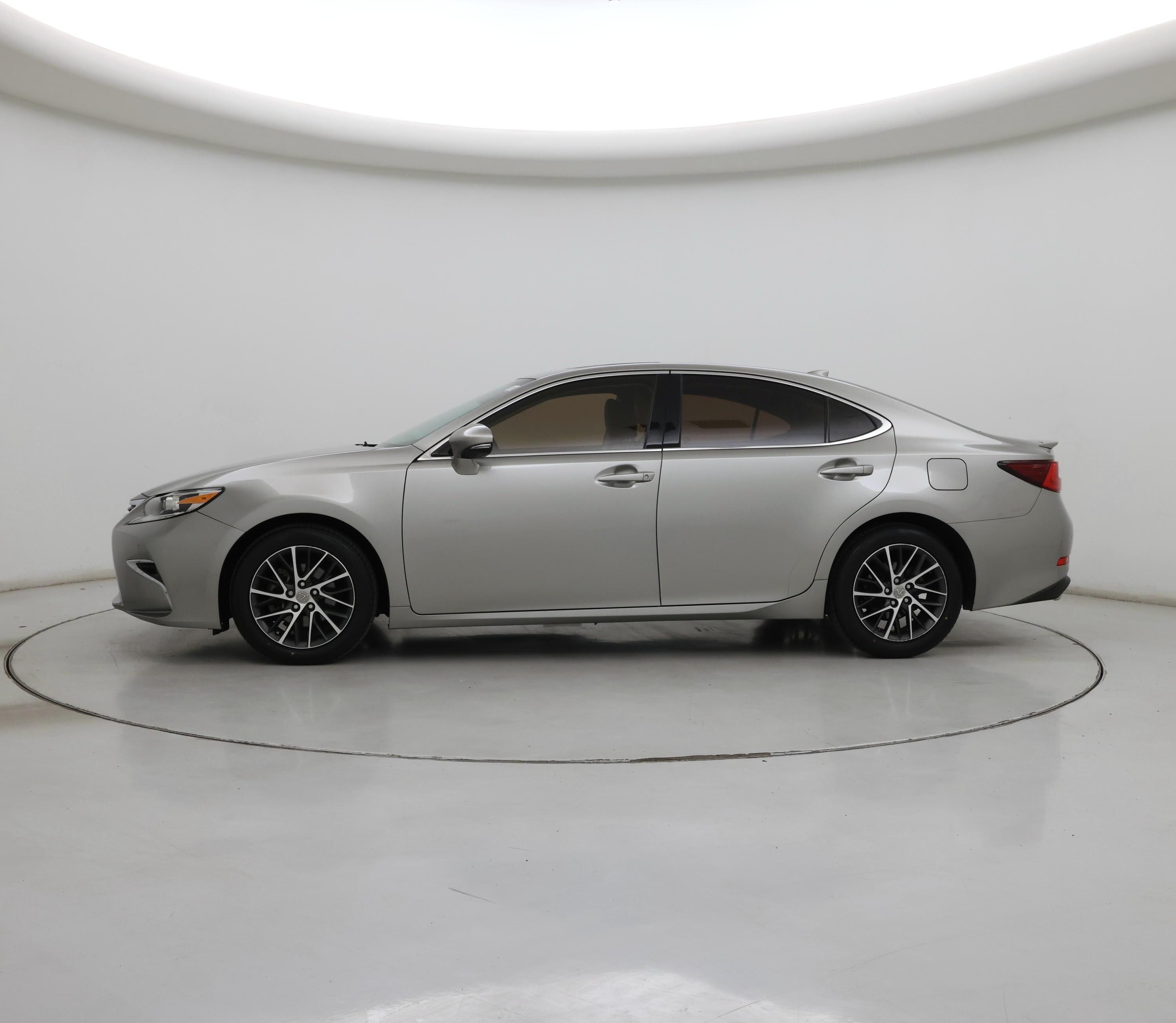 Thumbnail: 2016 Lexus ES - 3