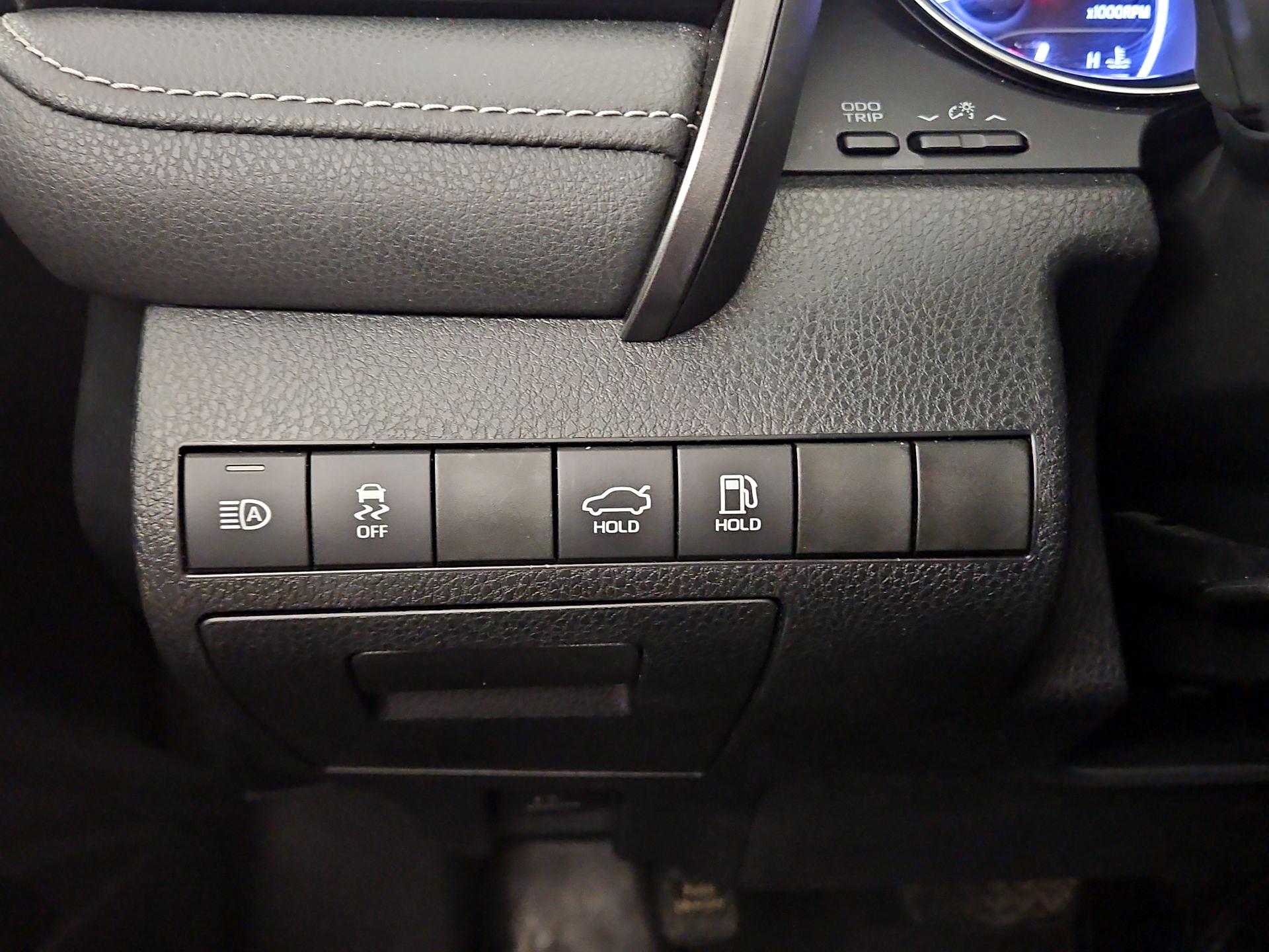Thumbnail: 2019 Toyota Camry - 11