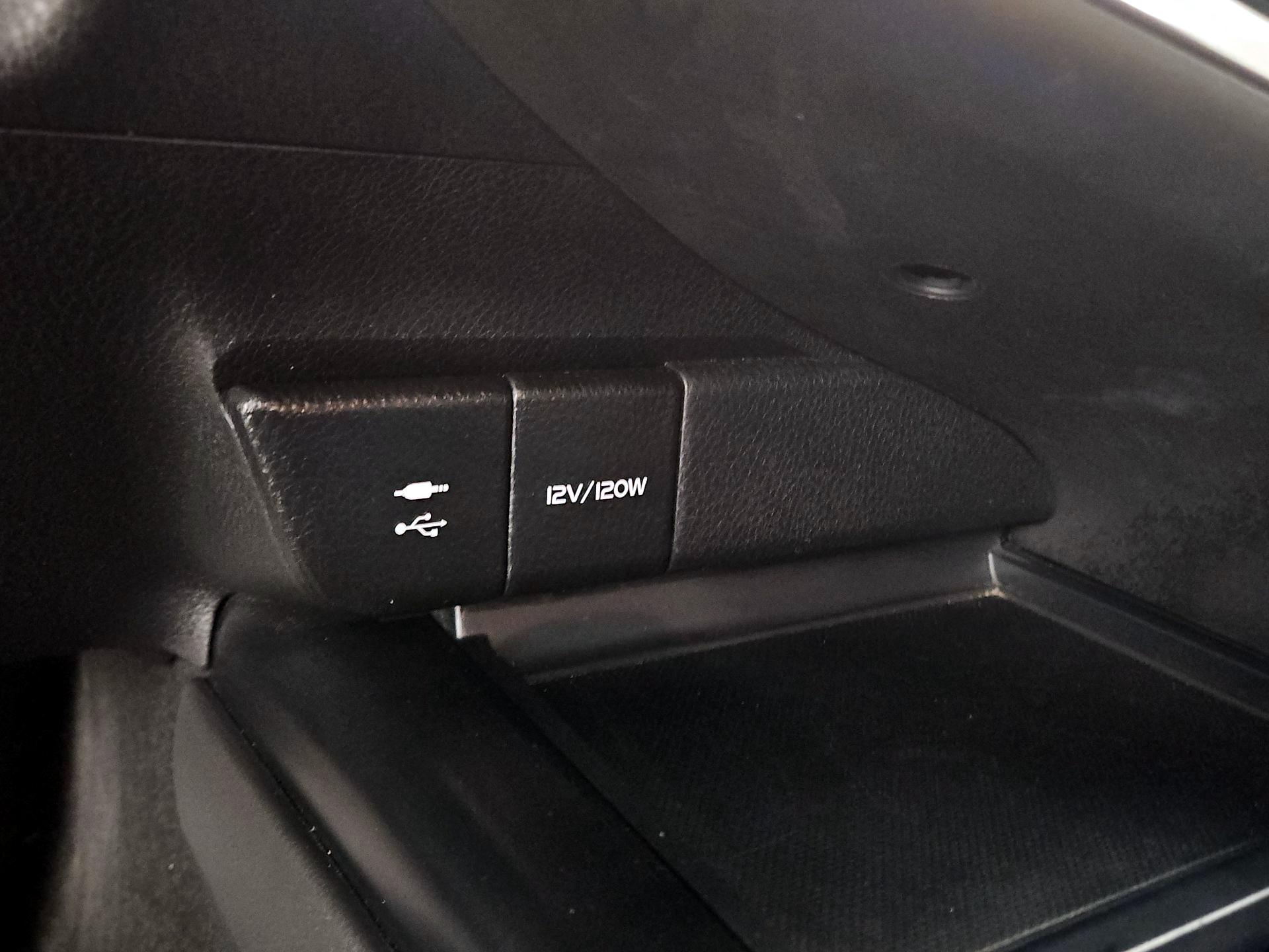 Thumbnail: 2019 Toyota Camry - 16