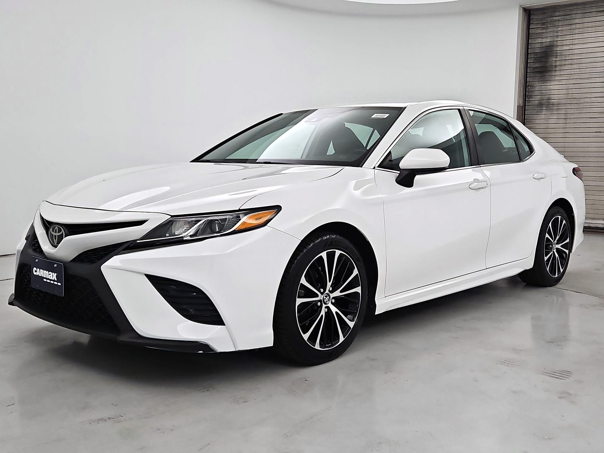 Thumbnail: 2019 Toyota Camry - 3