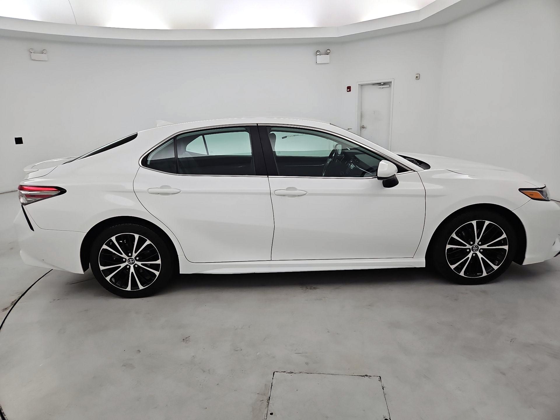 Thumbnail: 2019 Toyota Camry - 4