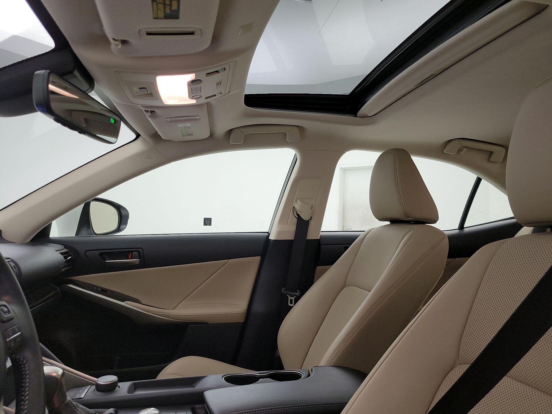 Thumbnail: 2019 Lexus IS - 20