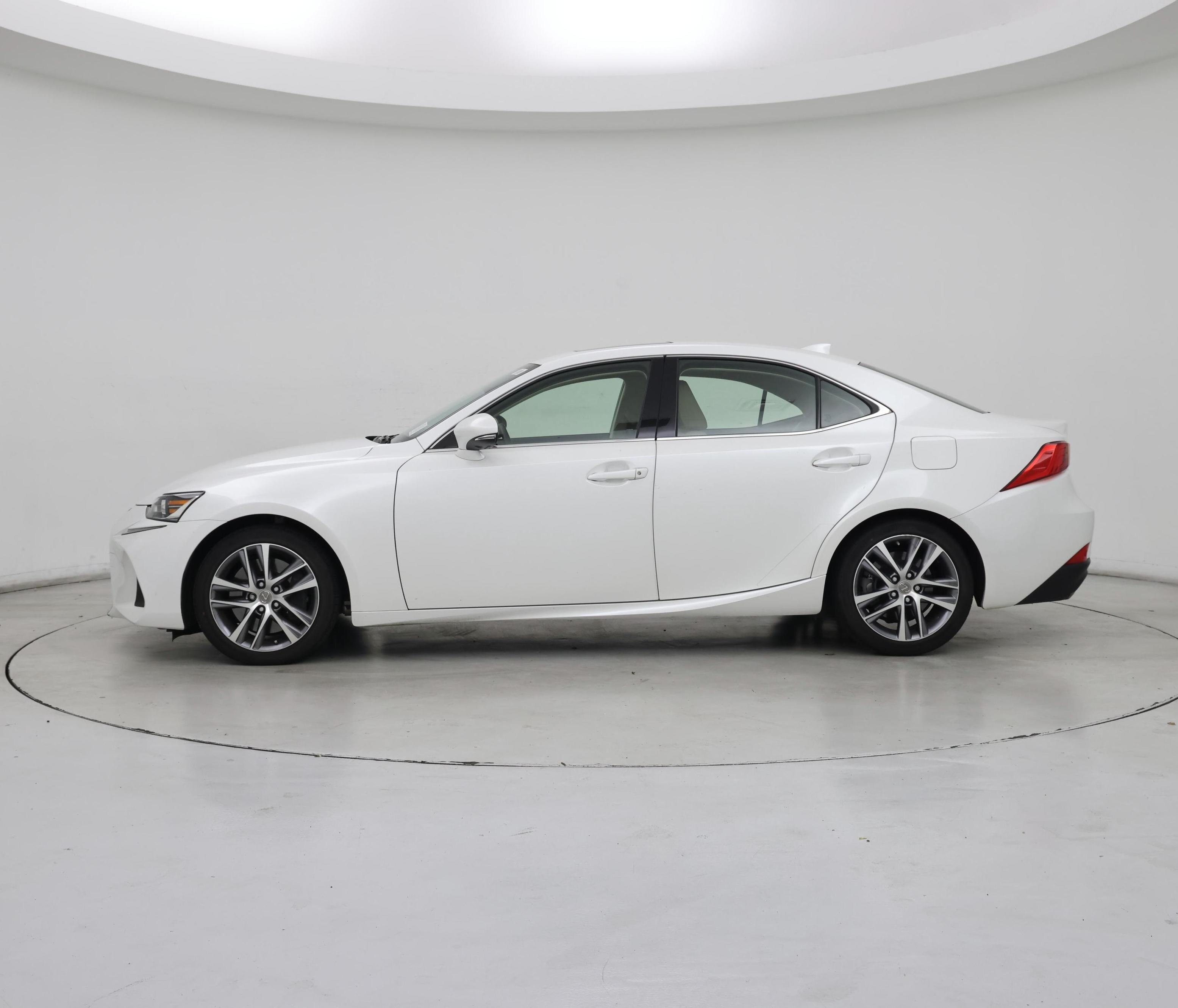 Thumbnail: 2019 Lexus IS - 3