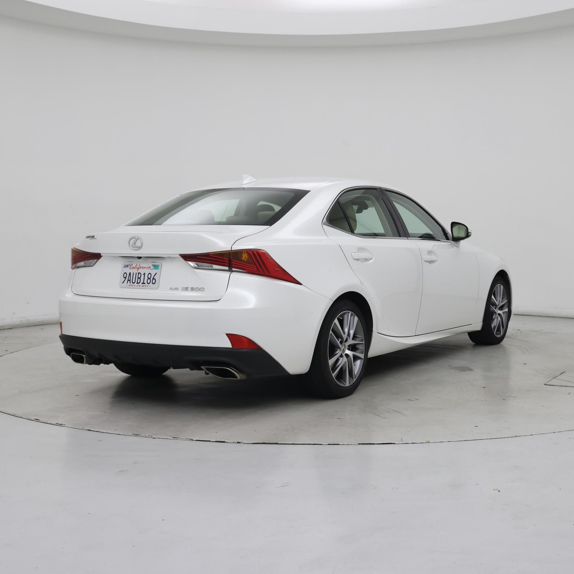 Thumbnail: 2019 Lexus IS - 8