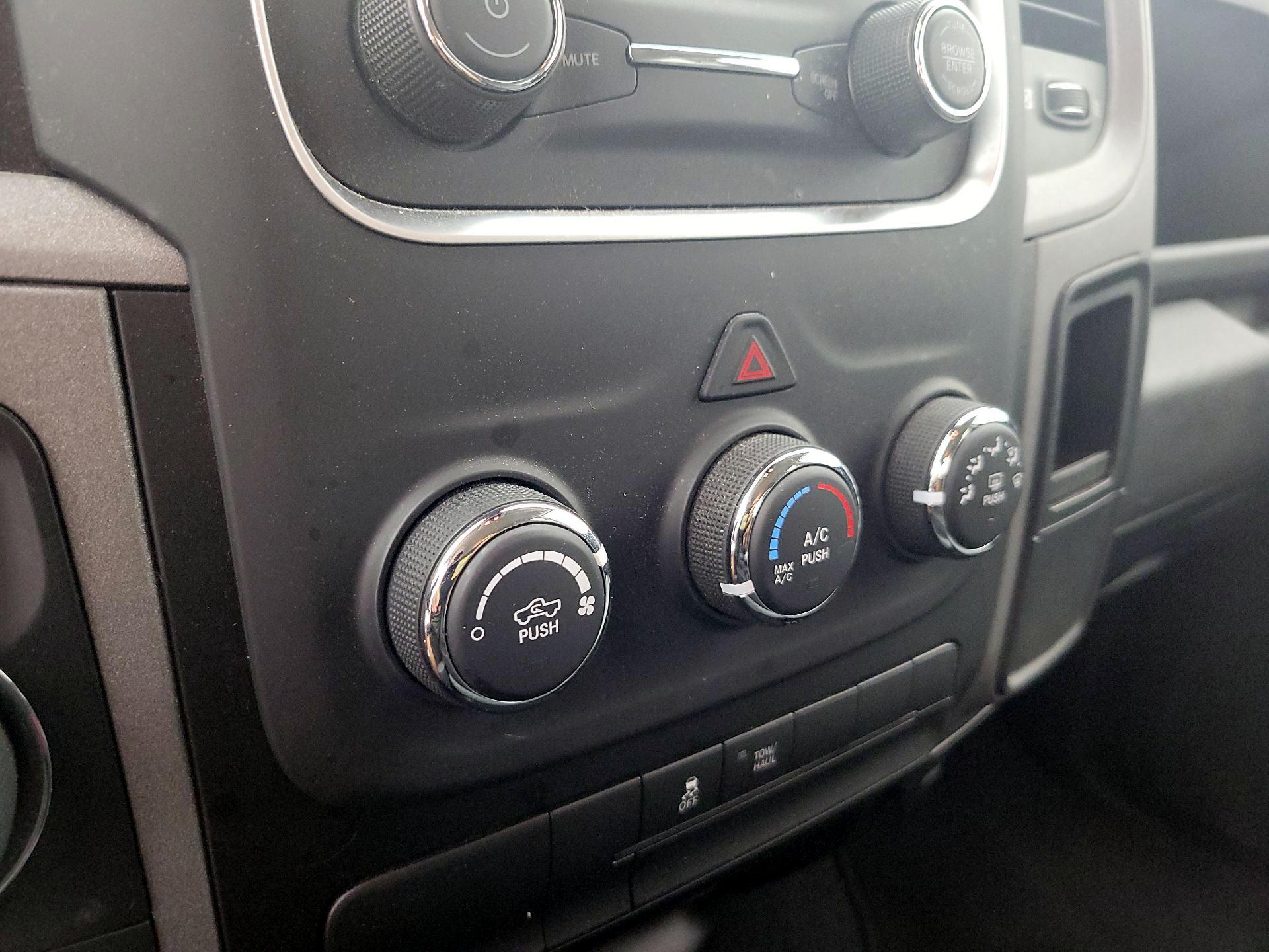 Thumbnail: 2021 RAM 1500 Classic - 16