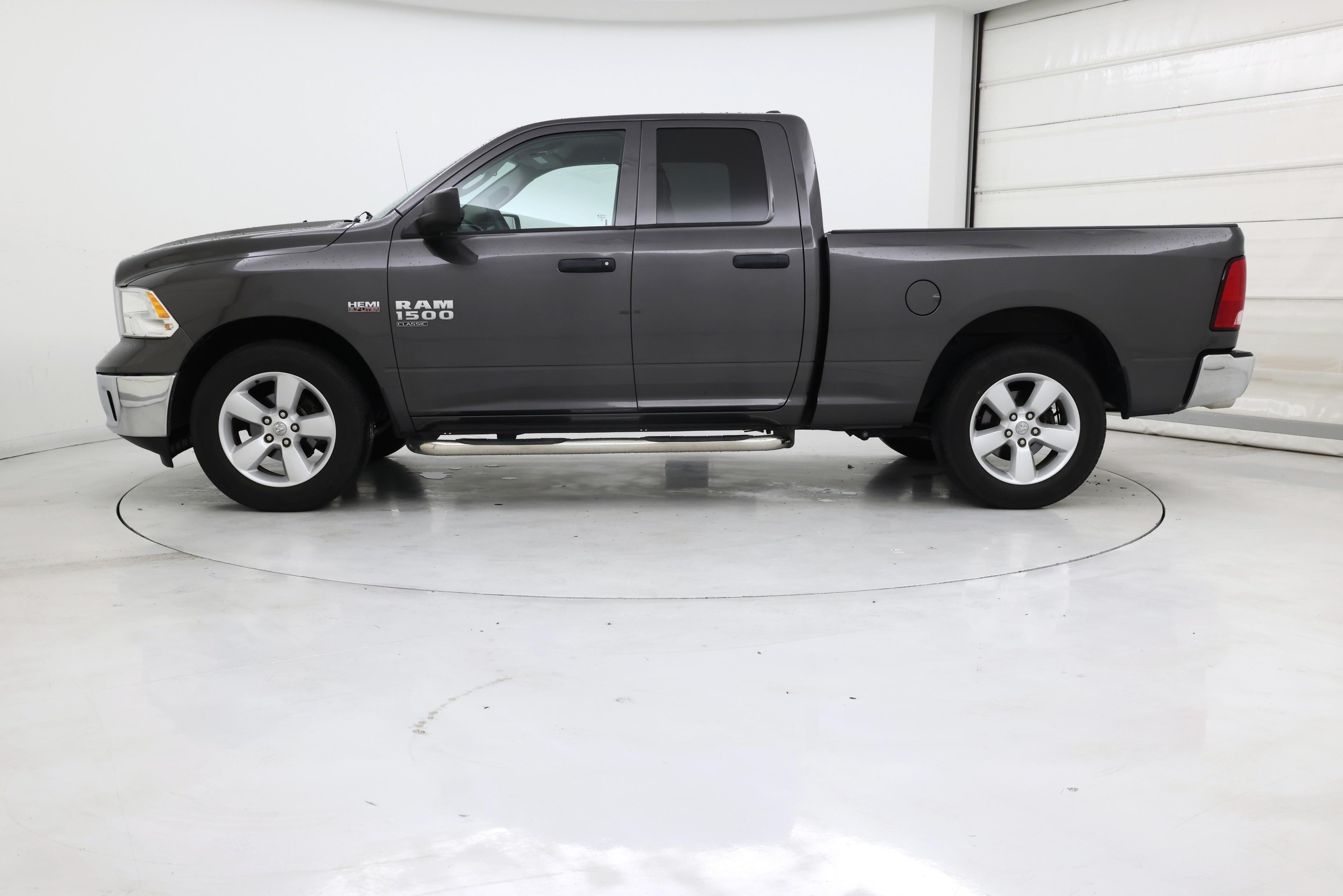 Thumbnail: 2021 RAM 1500 Classic - 3