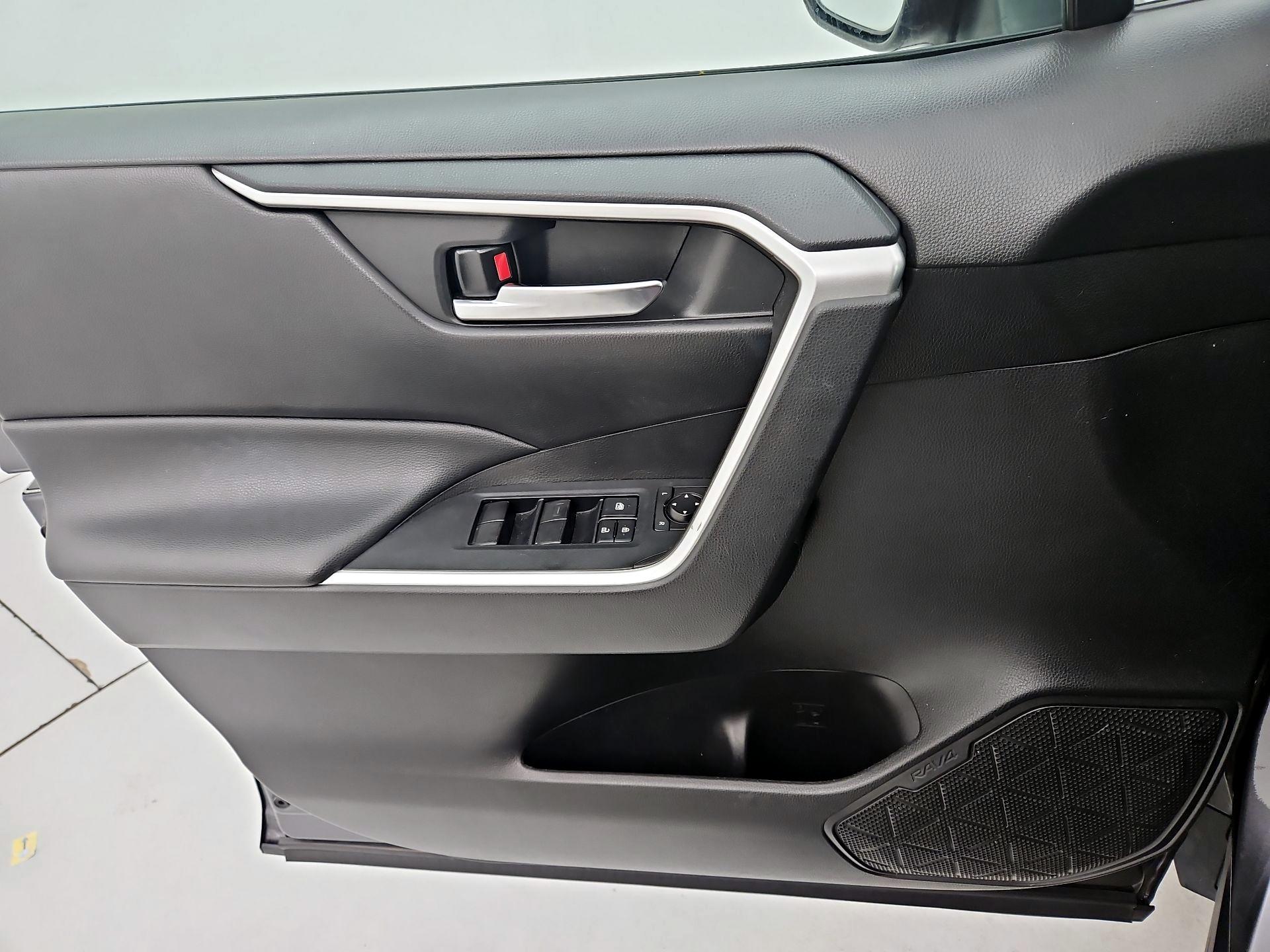 Thumbnail: 2021 Toyota RAV4 - 12
