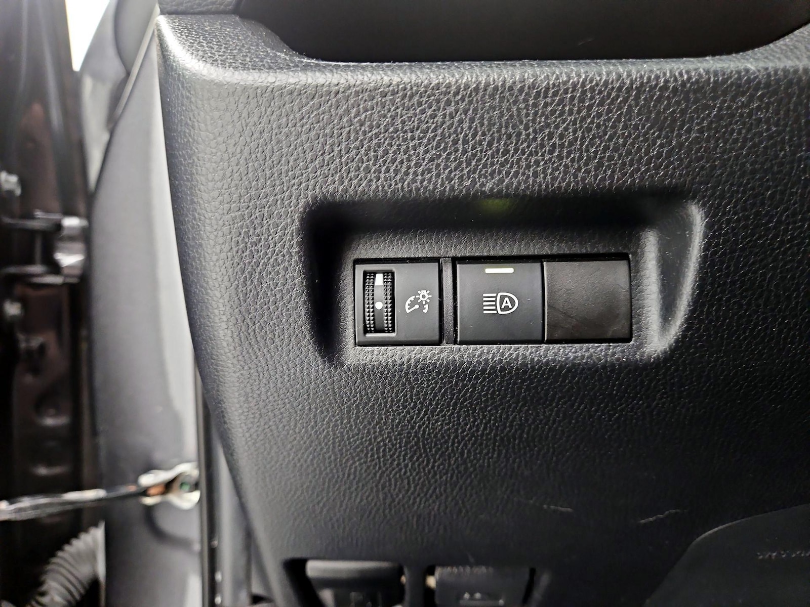 2021 Toyota RAV4 XLE - Photo 14