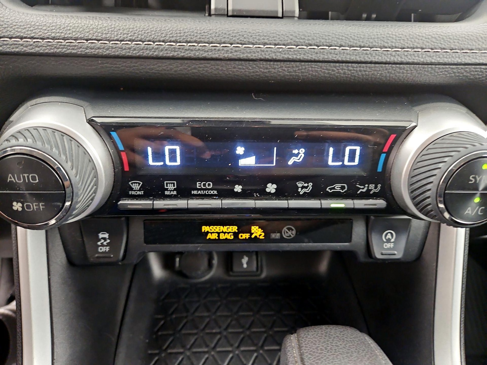 2021 Toyota RAV4 XLE - Photo 17