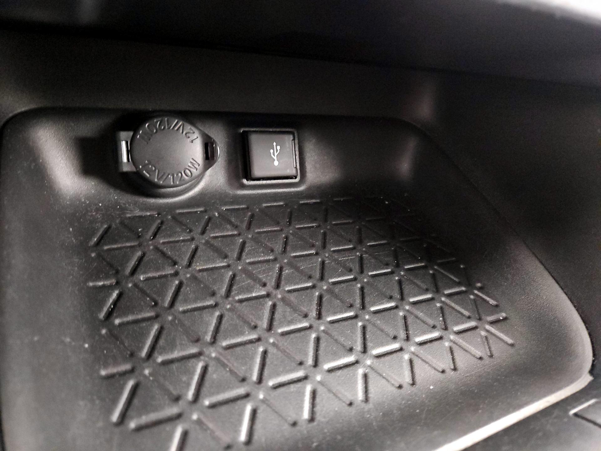 Thumbnail: 2021 Toyota RAV4 - 18