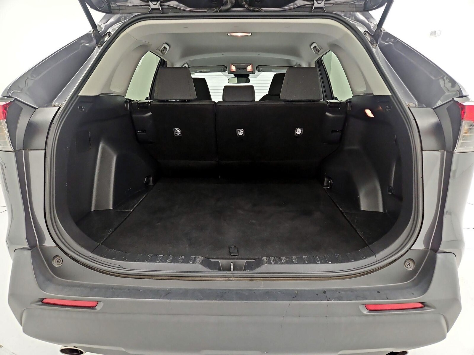 2021 Toyota RAV4 XLE - Photo 21