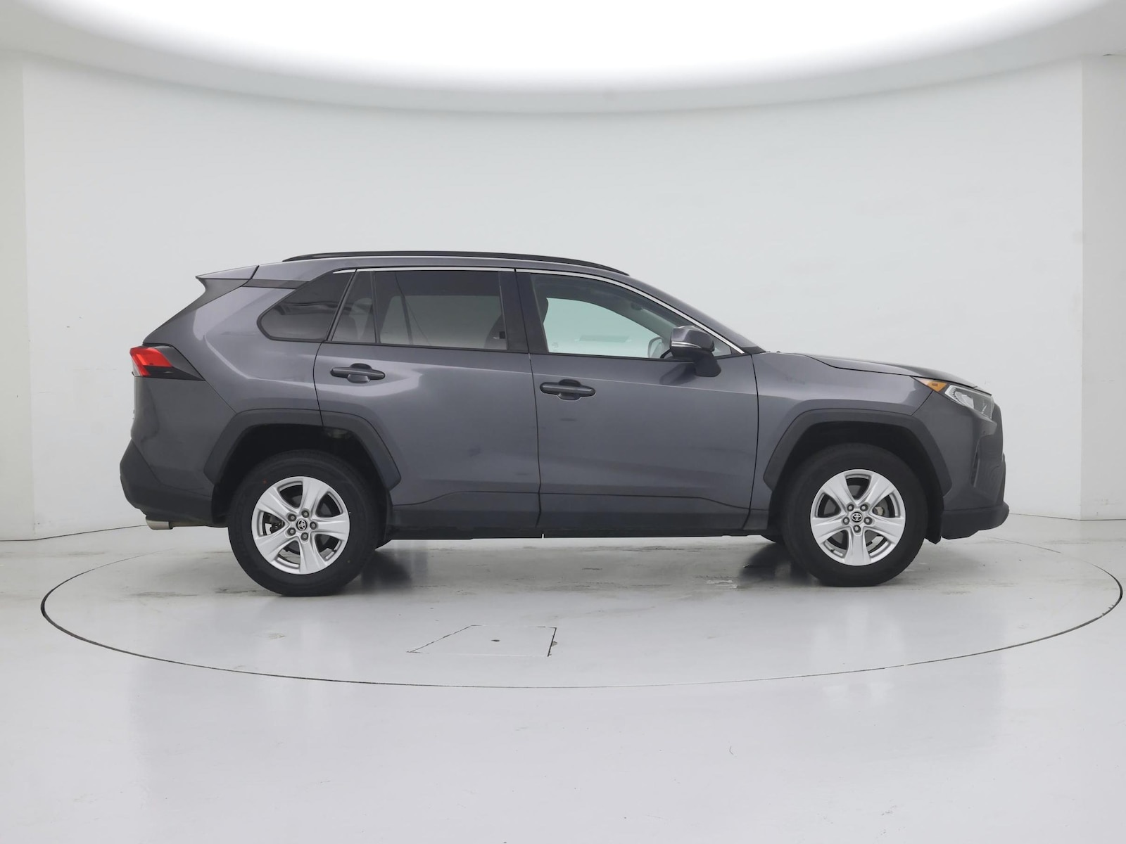 2021 Toyota RAV4 XLE - Photo 8