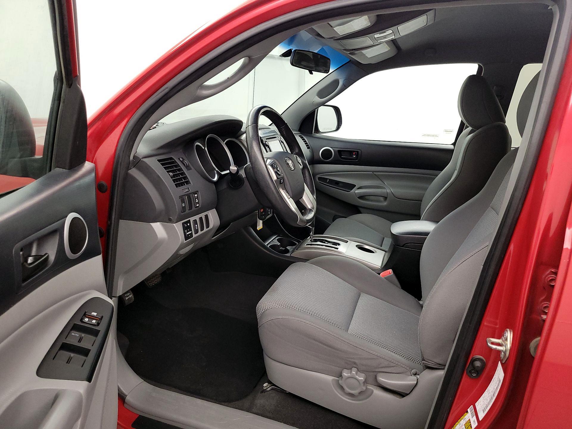 Thumbnail: 2015 Toyota Tacoma - 11