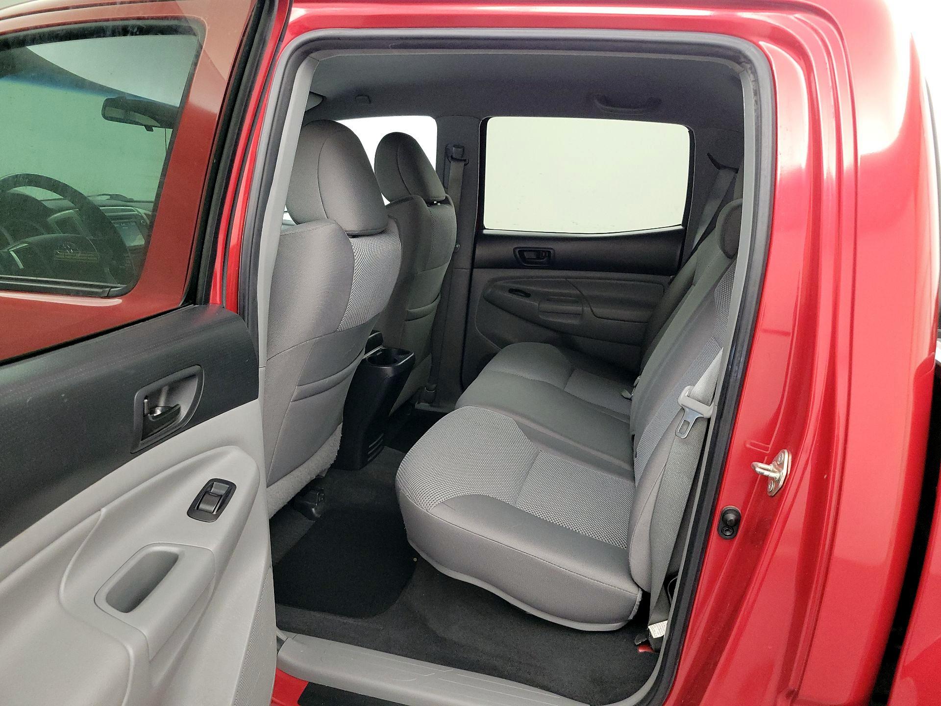 Thumbnail: 2015 Toyota Tacoma - 19