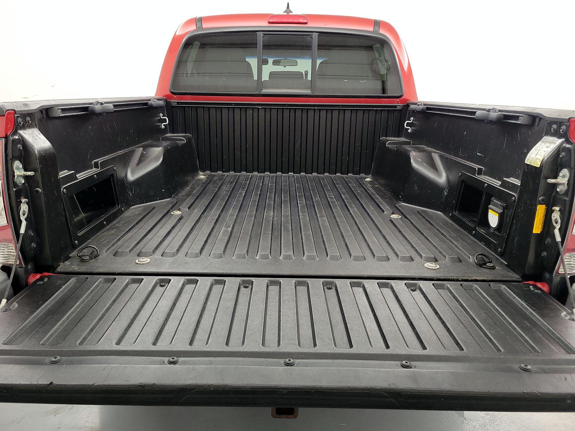Thumbnail: 2015 Toyota Tacoma - 20