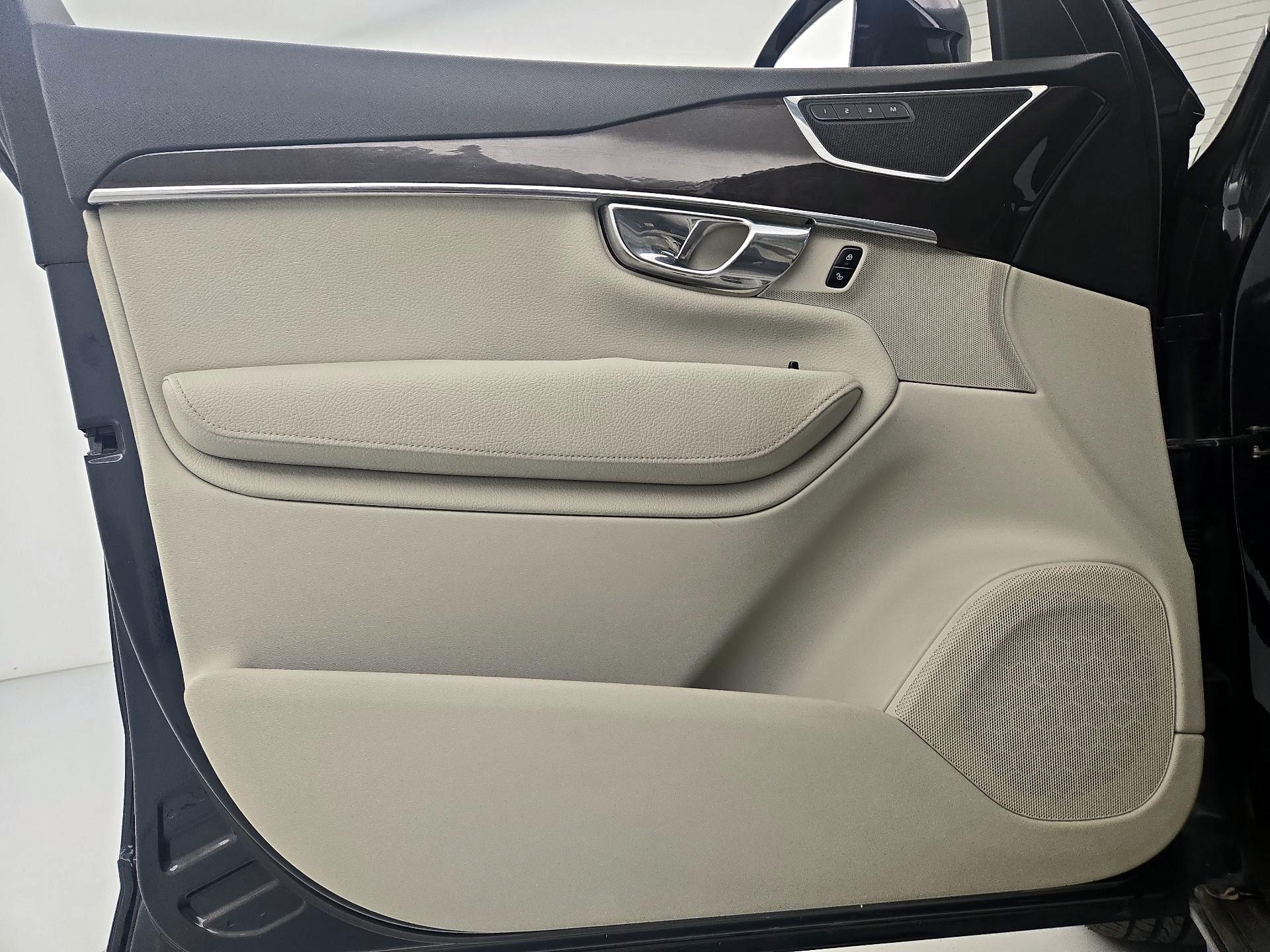 Thumbnail: 2016 Volvo XC90 - 12