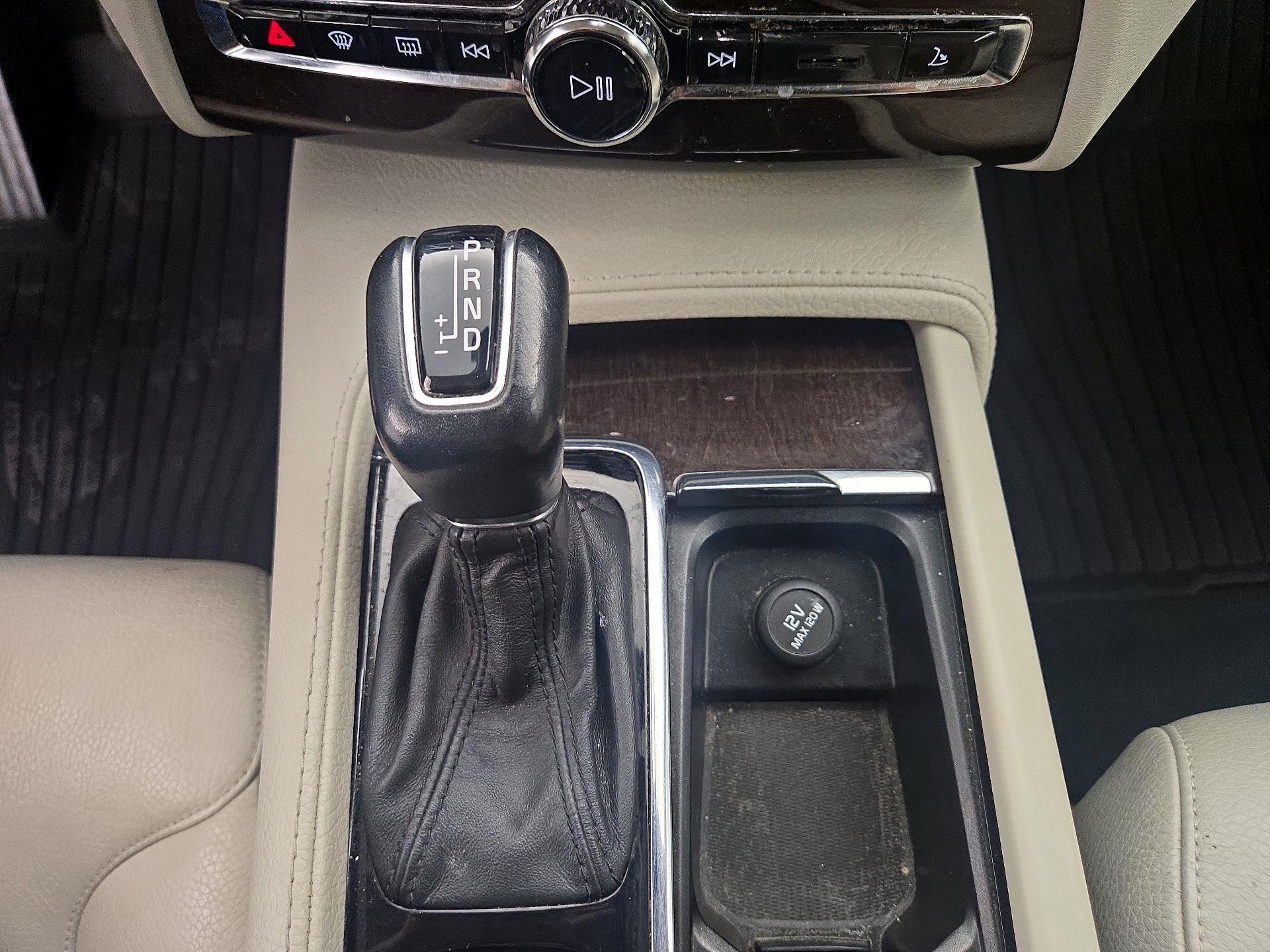 Thumbnail: 2016 Volvo XC90 - 18