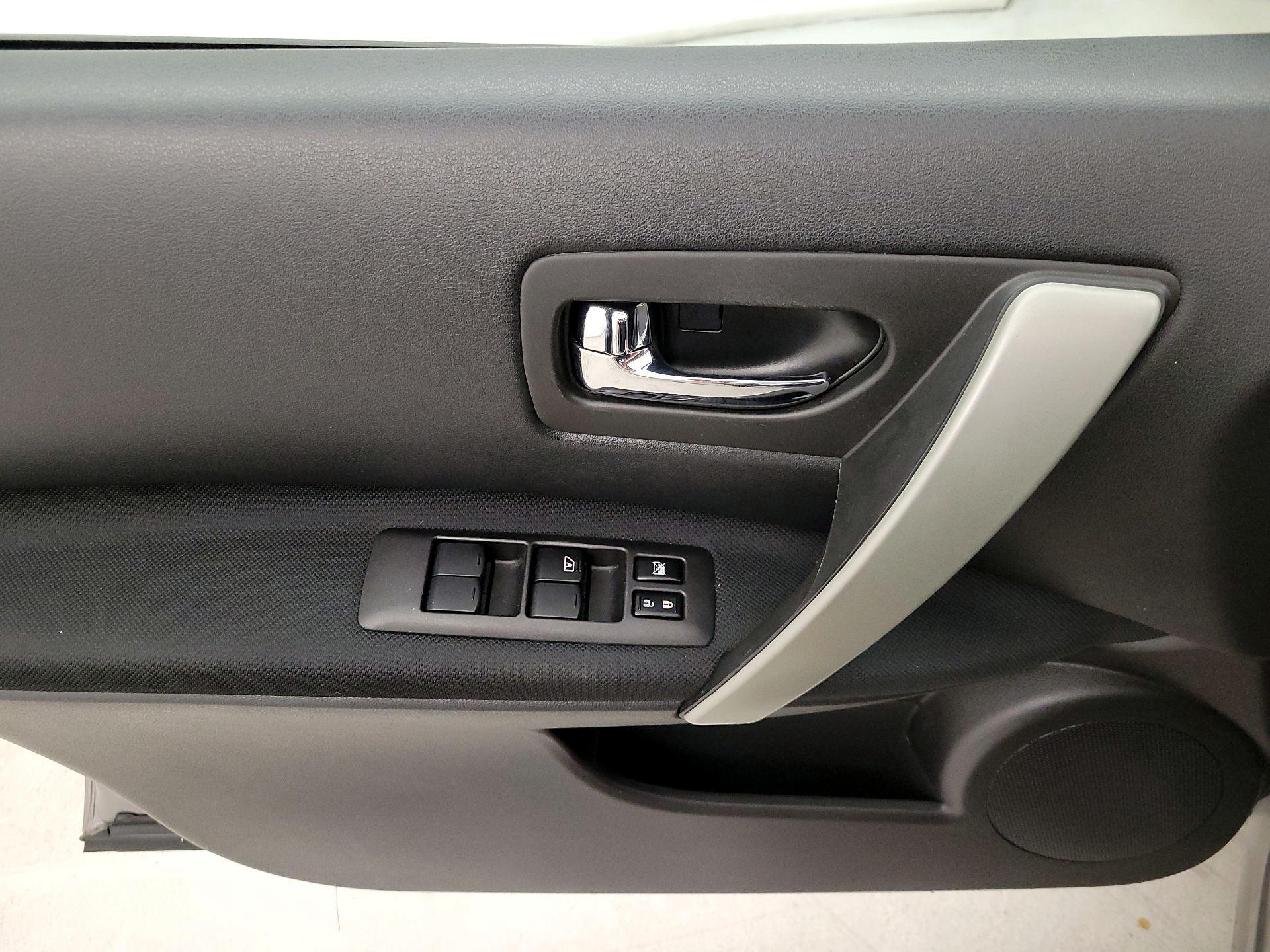 Thumbnail: 2015 Nissan Rogue - 12