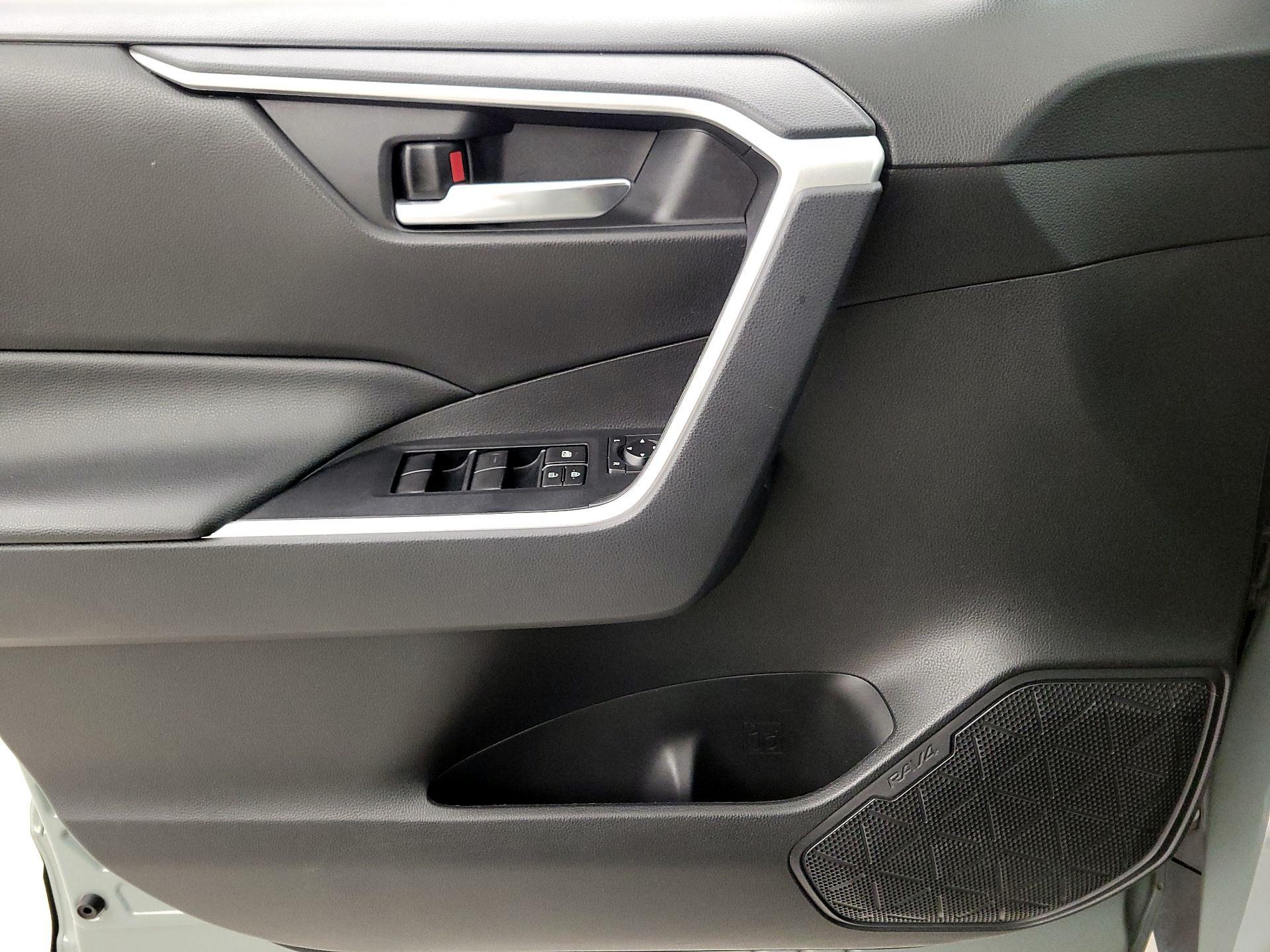 Thumbnail: 2021 Toyota RAV4 - 12